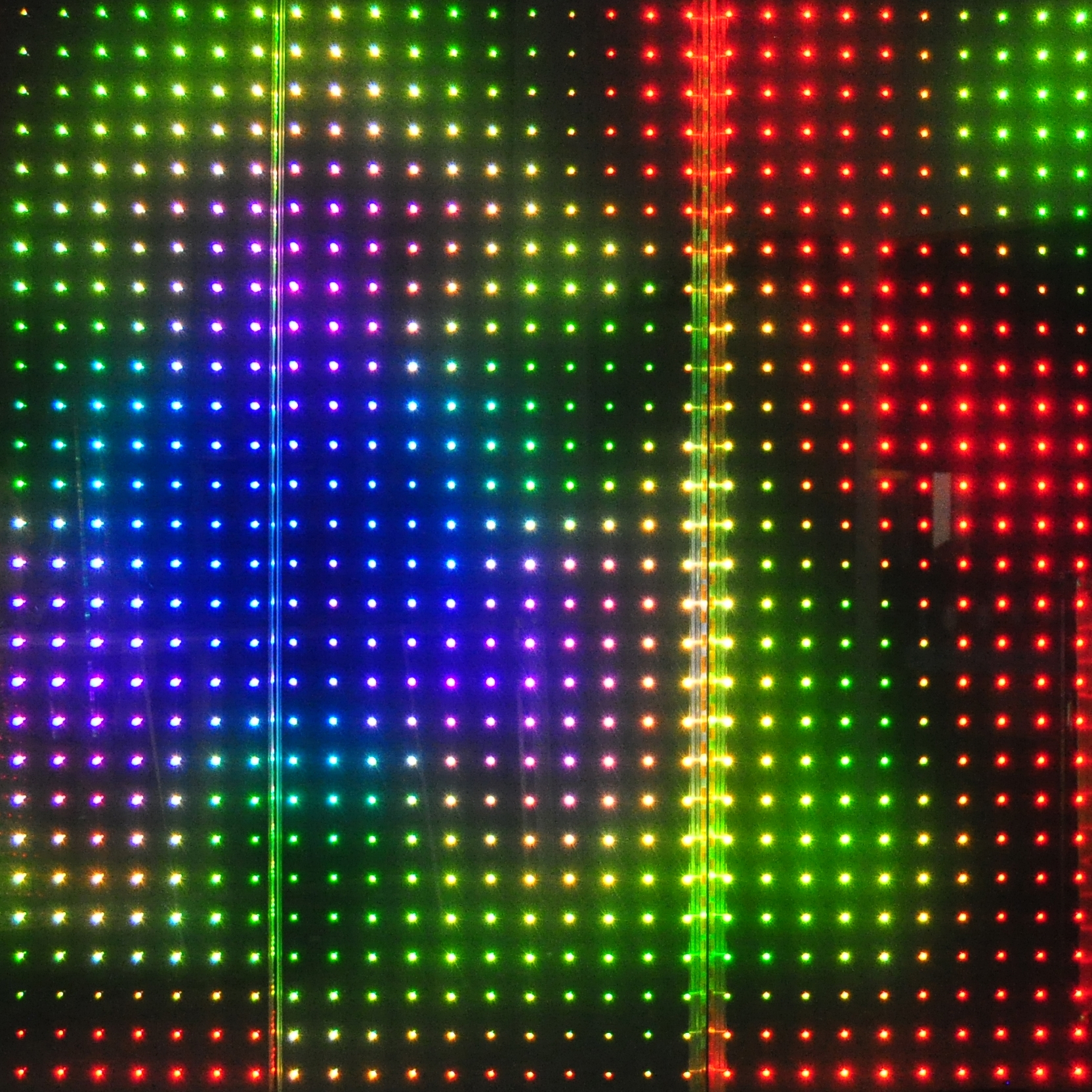 Display product powerglass® RGB media façade from manufacturer Peter Platz Spezialglas