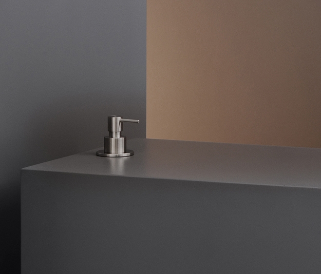 Display product Stem DOS01 from manufacturer CEADESIGN