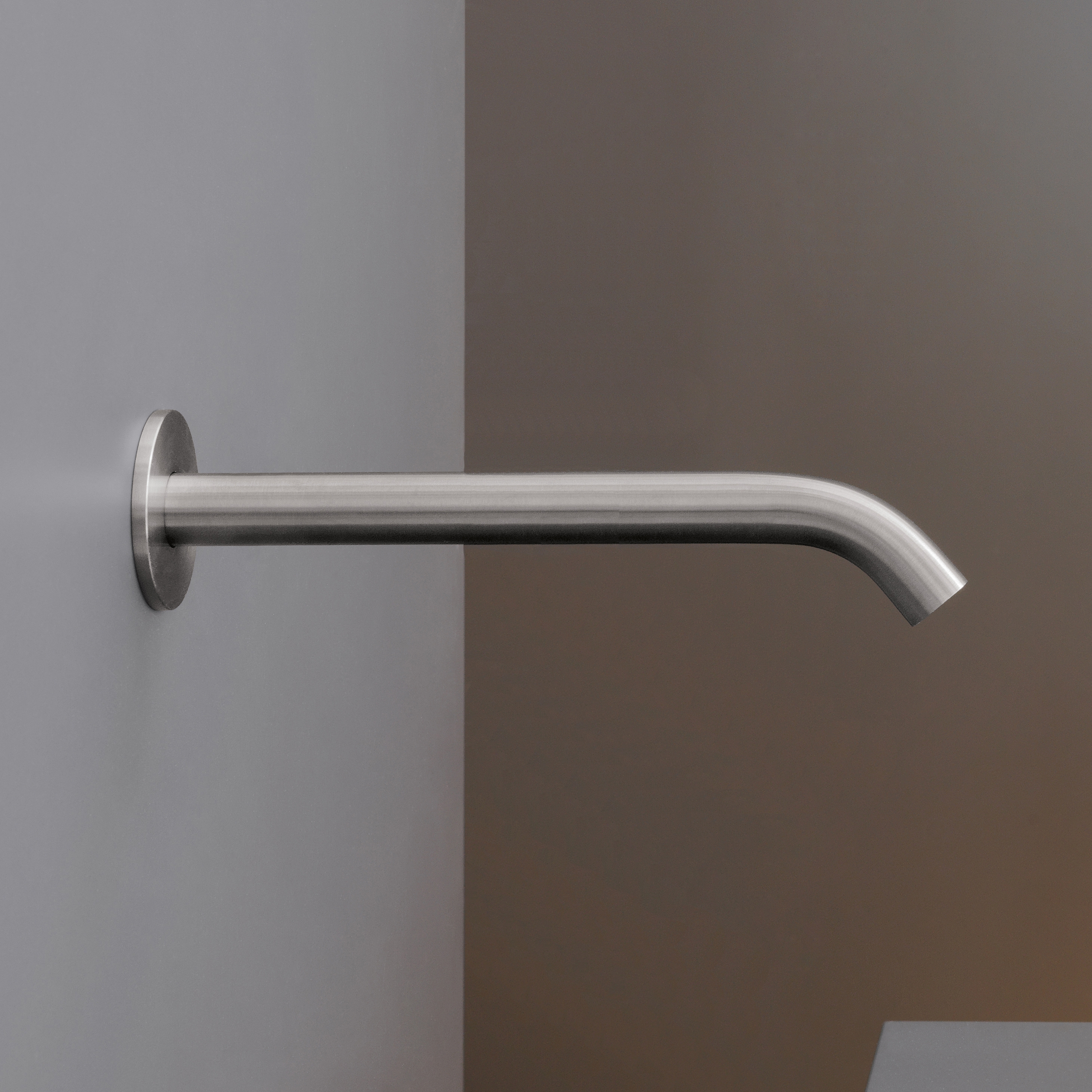 Display product Free Ideas MIL48 from manufacturer CEADESIGN