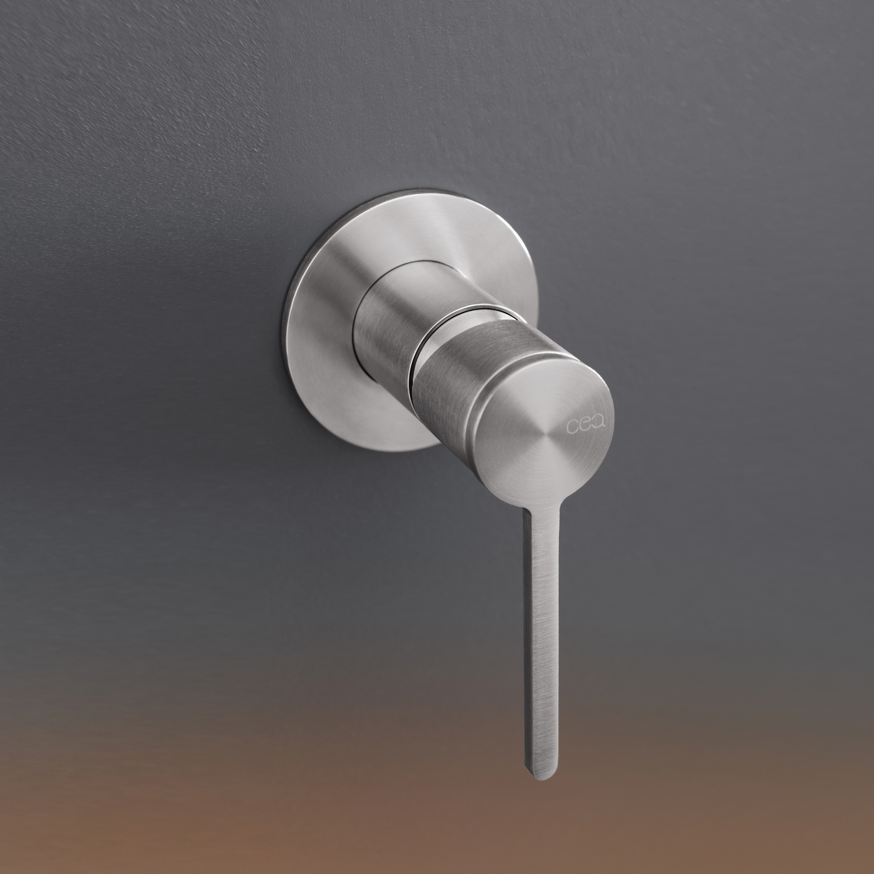 Display product Innovo INV80 from manufacturer CEADESIGN