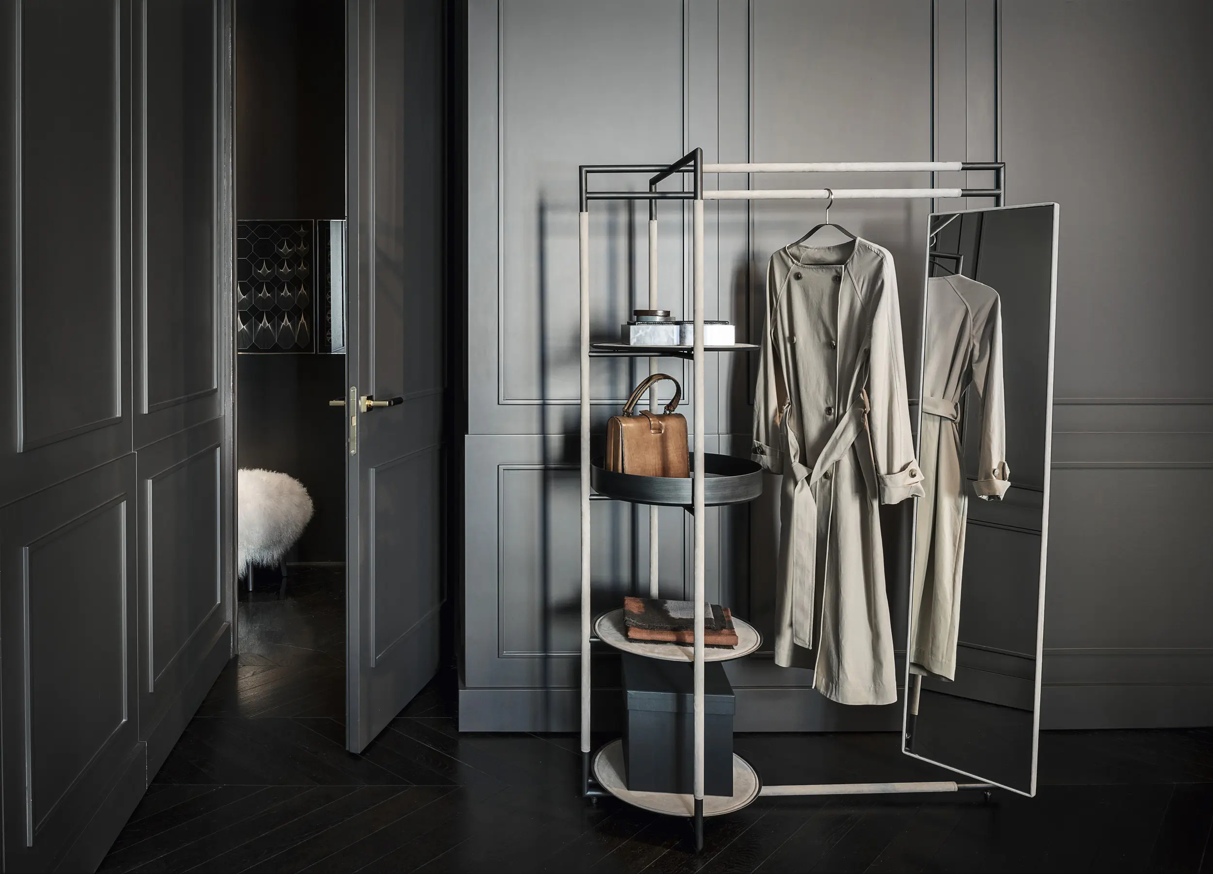 Frag - Bak | Valet Stand Mirror