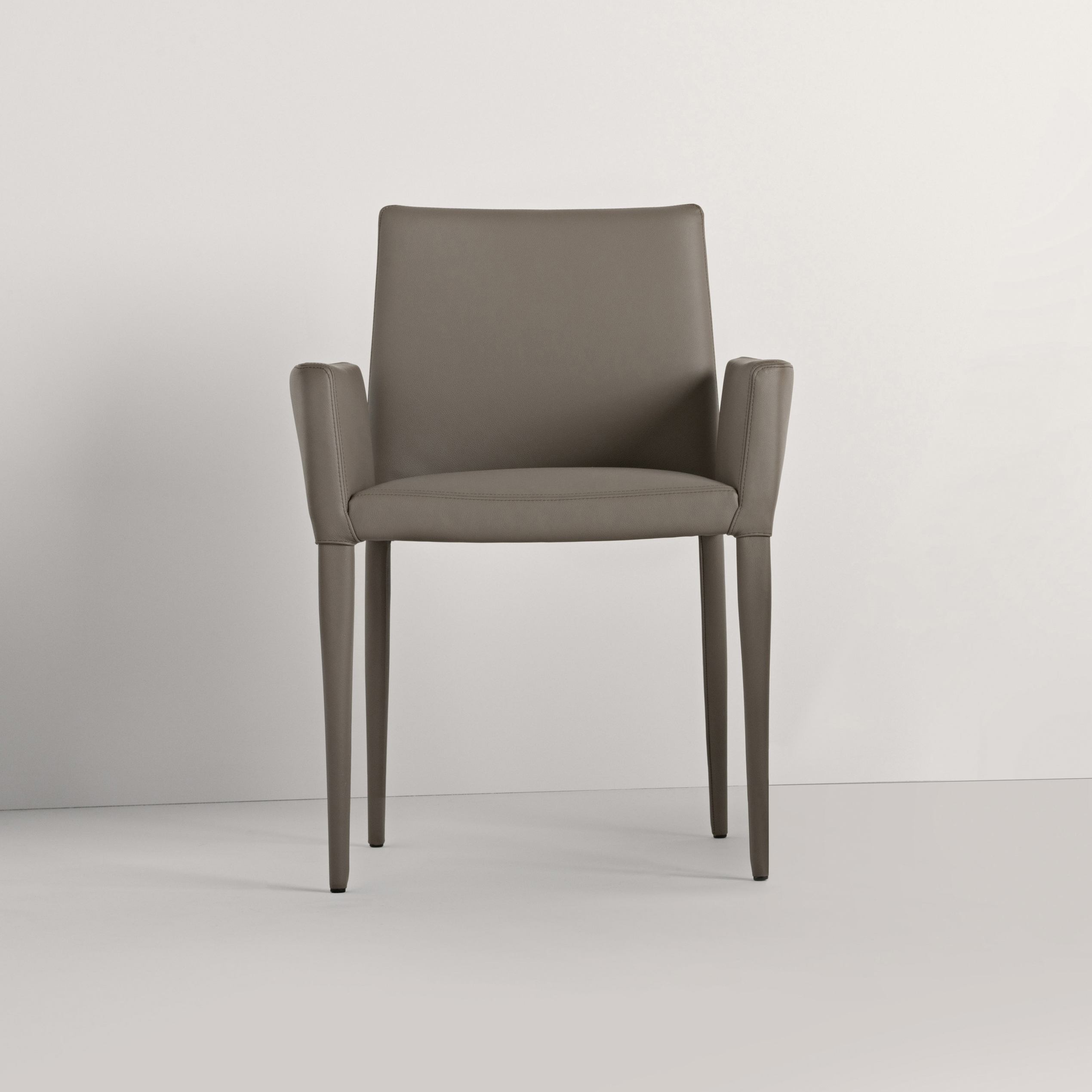 Display product Bella P | Armchair from manufacturer Frag