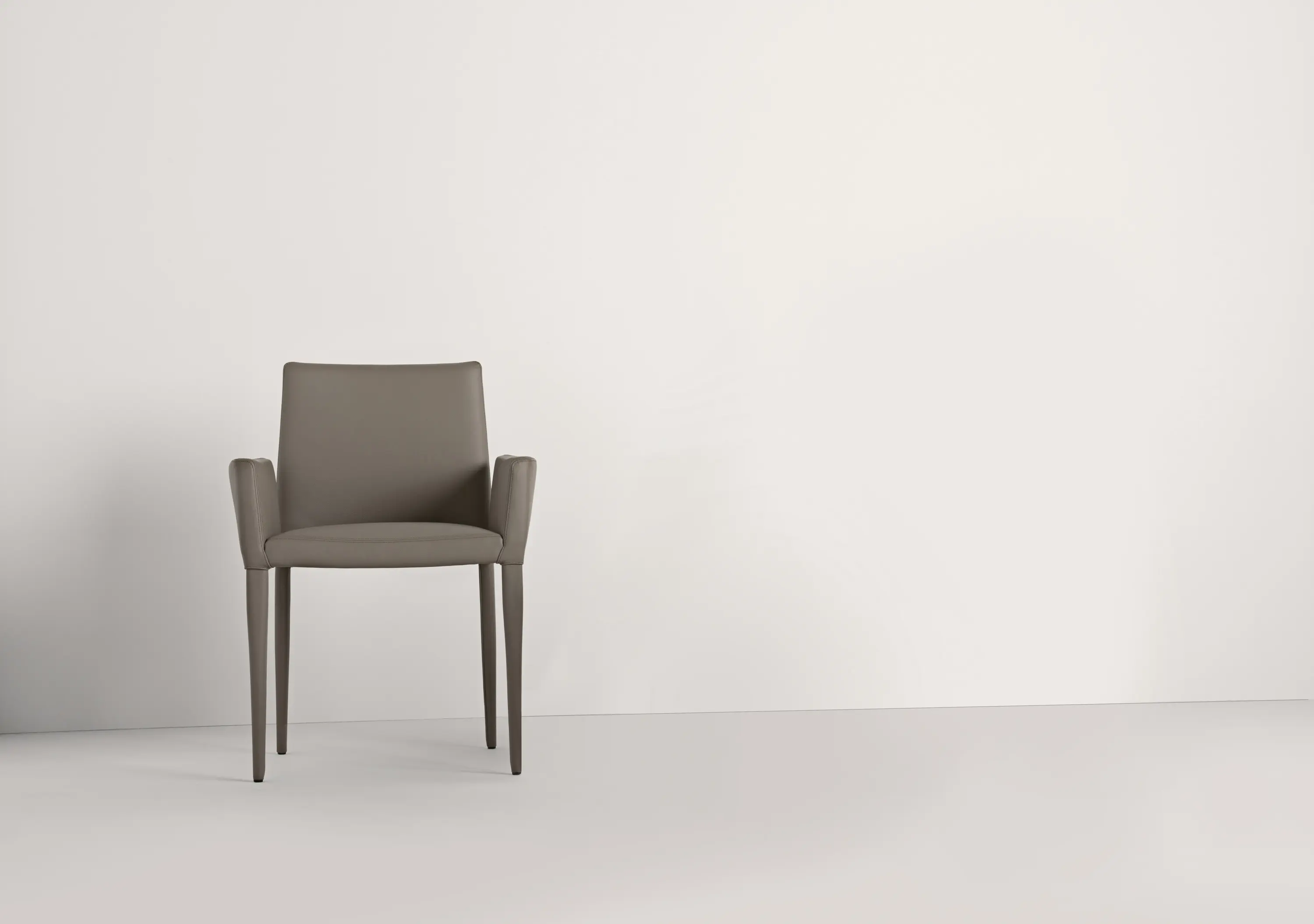 Frag - Bella P | Armchair