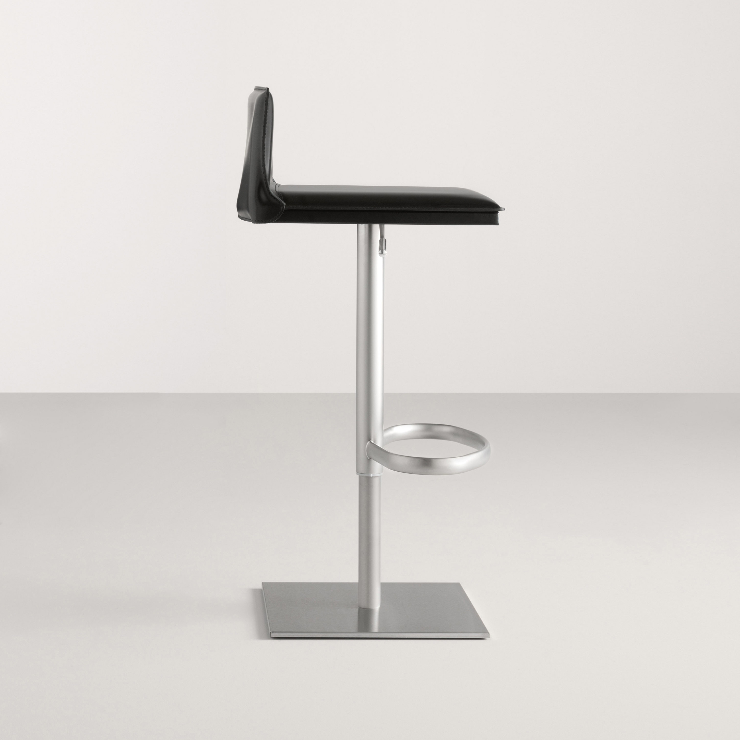 Display product Latina GP | Height-Adjustable Stool from manufacturer Frag