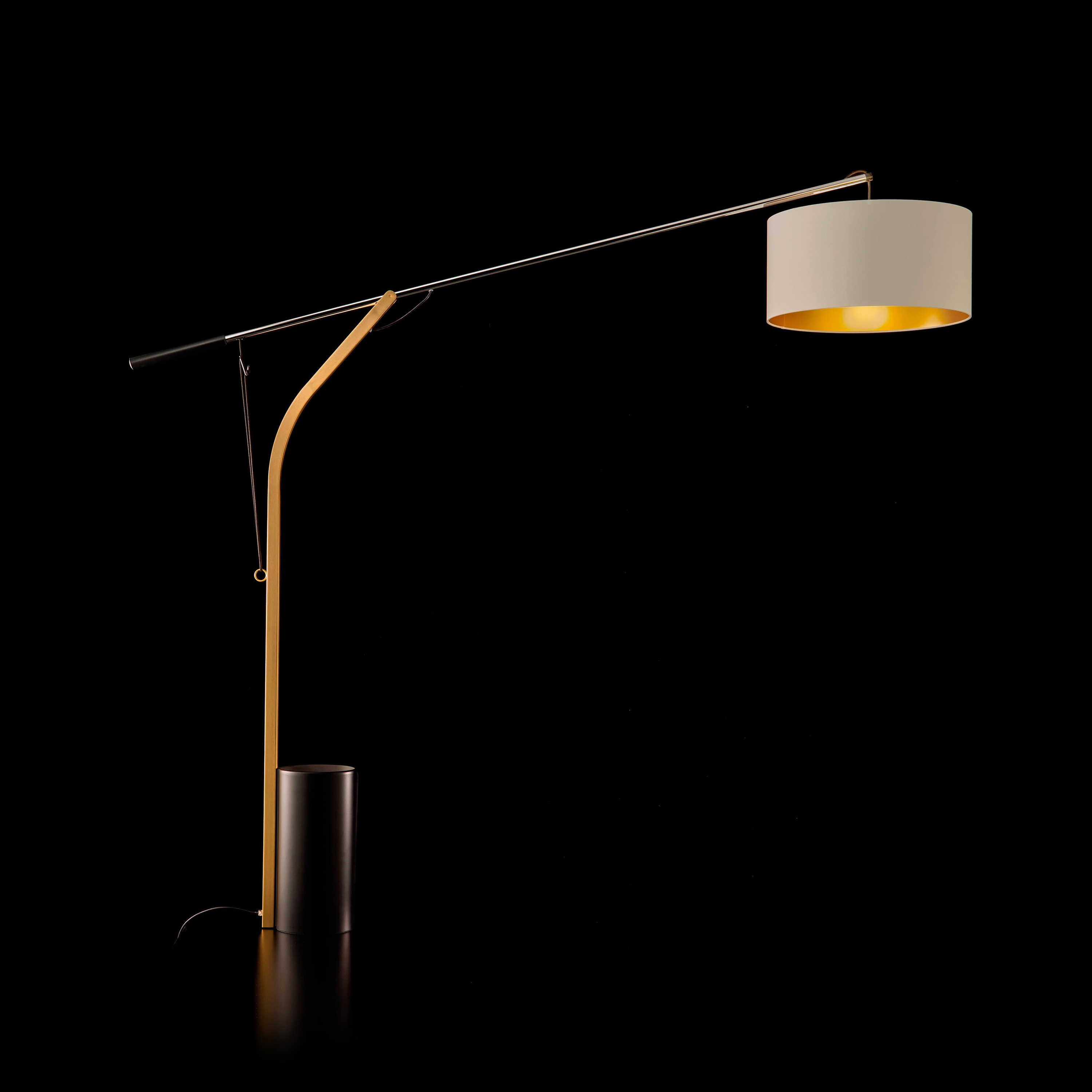 FLOOR LAMP
