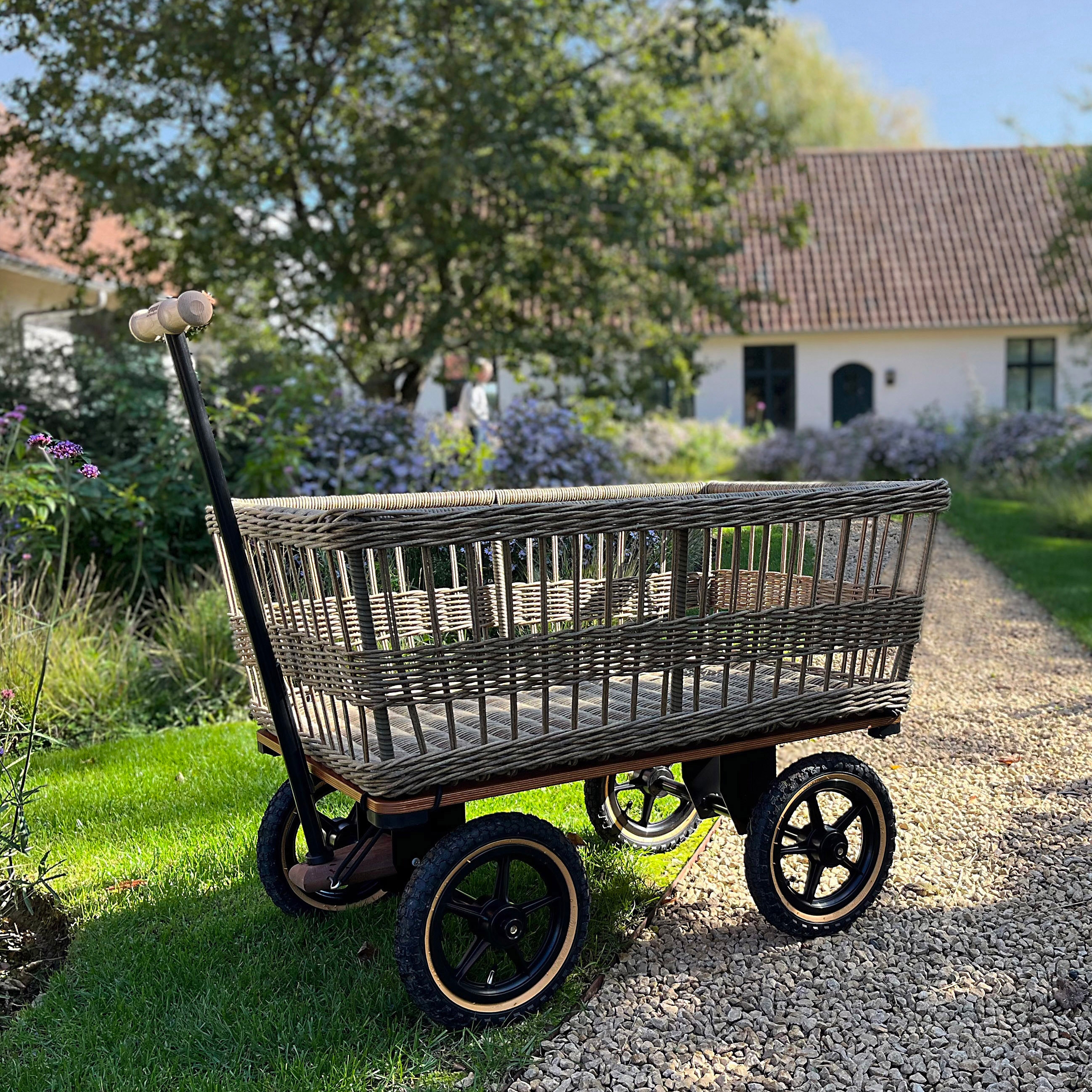 Display product Wagon + Basket from manufacturer TRADEWINDS