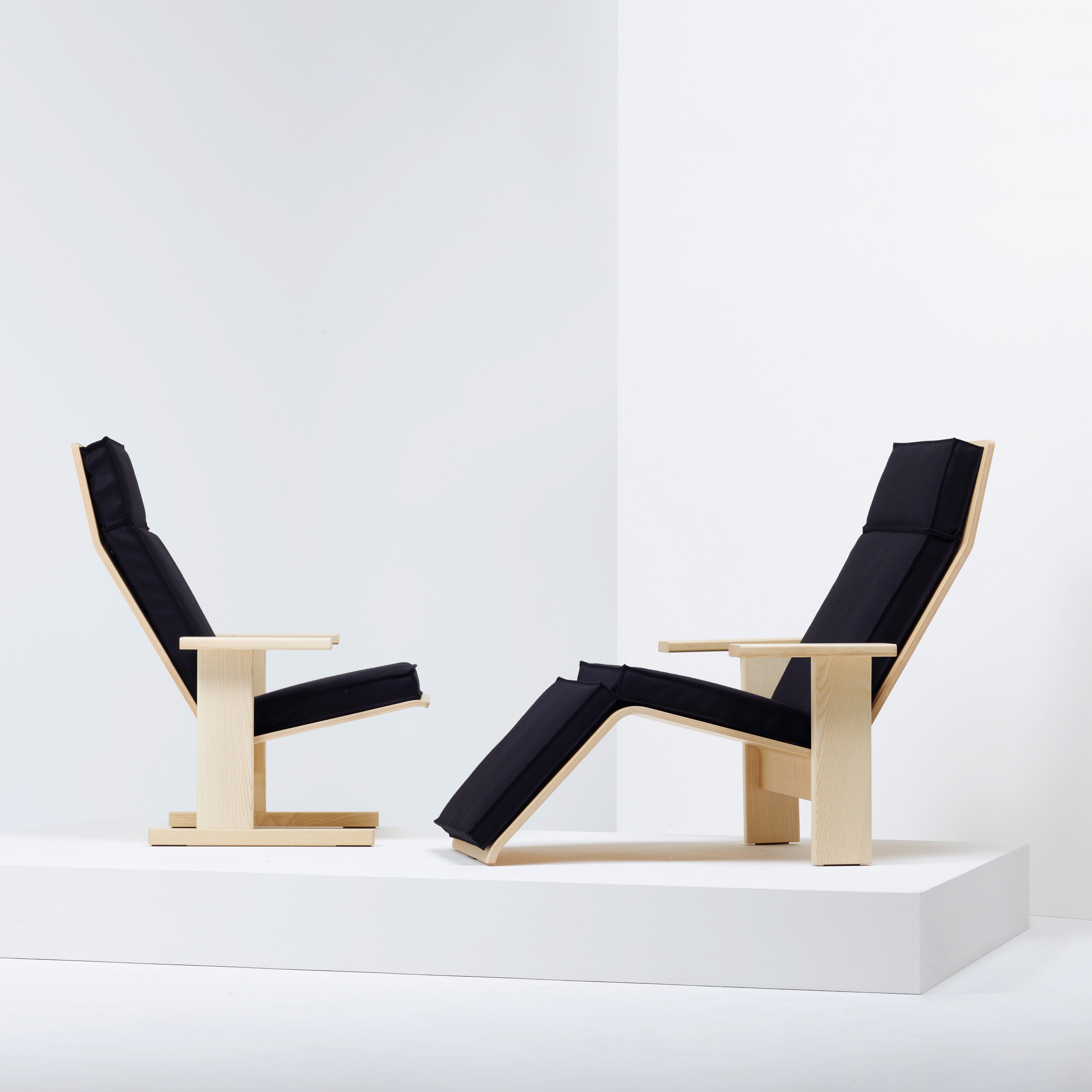LOUNGES & BENCHES