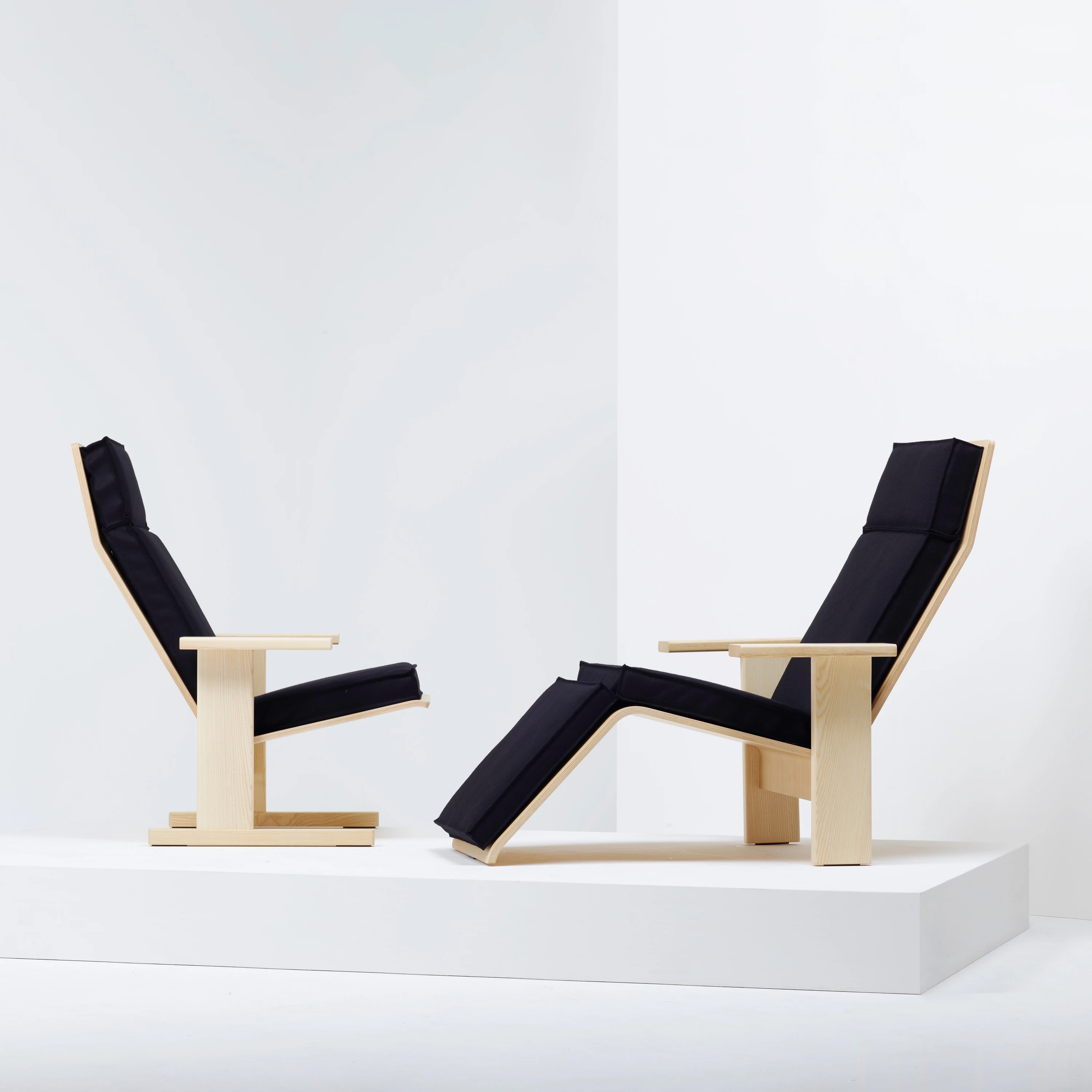 LOUNGES & BENCHES