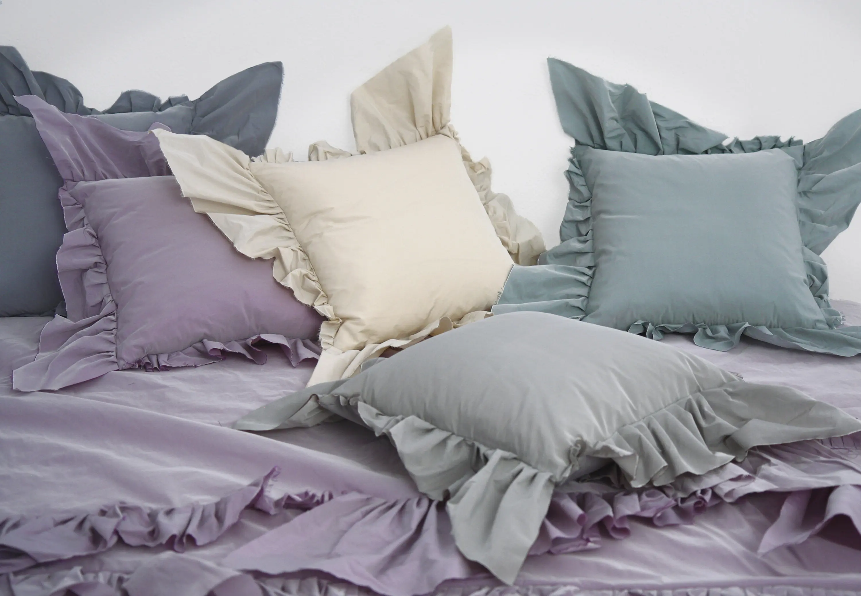 Poemo Design - Brigitte cushion perla