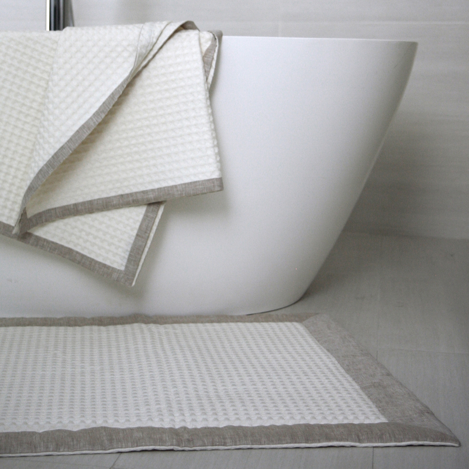 Mostra il prodotto Bee del produttore Poemo Design