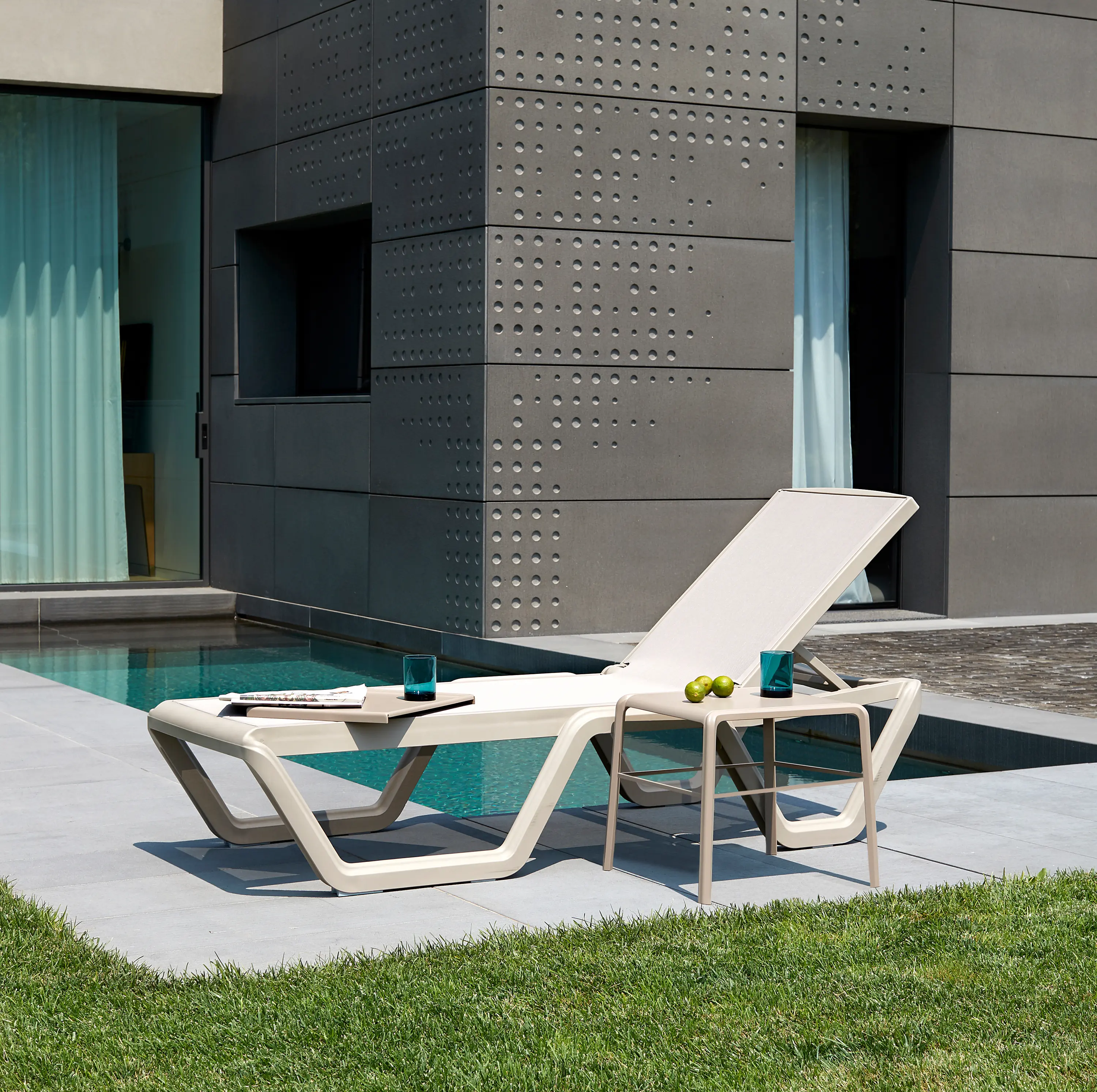 SCAB Design - Vela side table