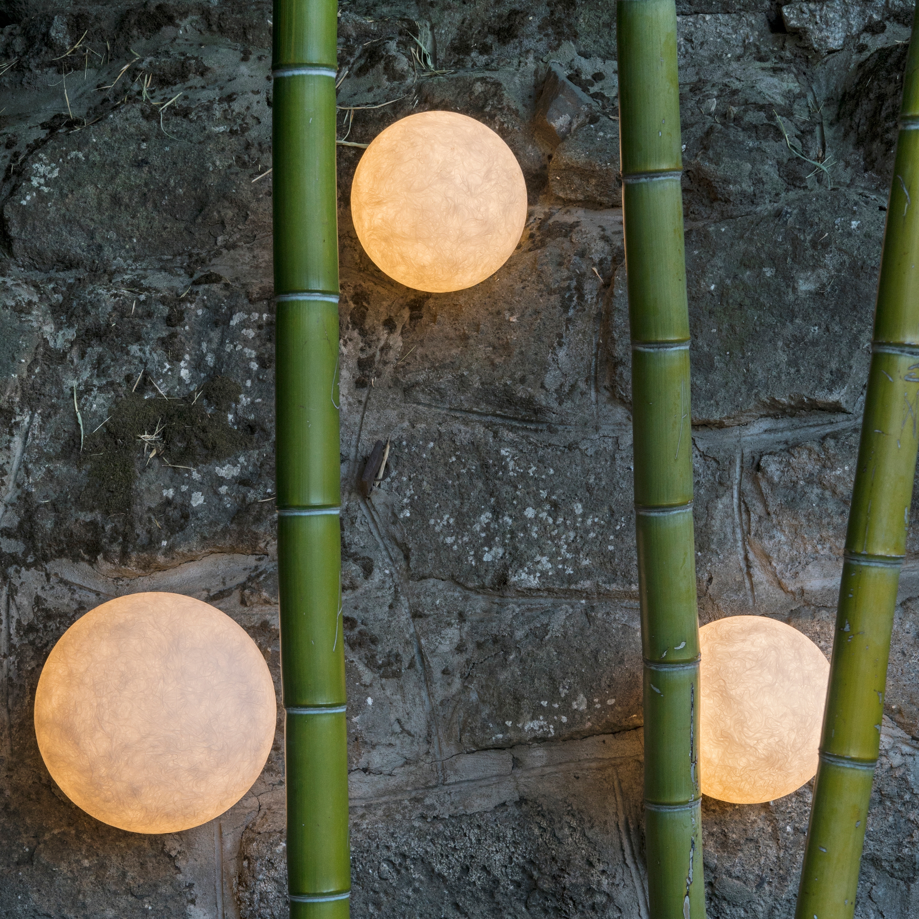 Display product A.Moon Out from manufacturer IN-ES.ARTDESIGN