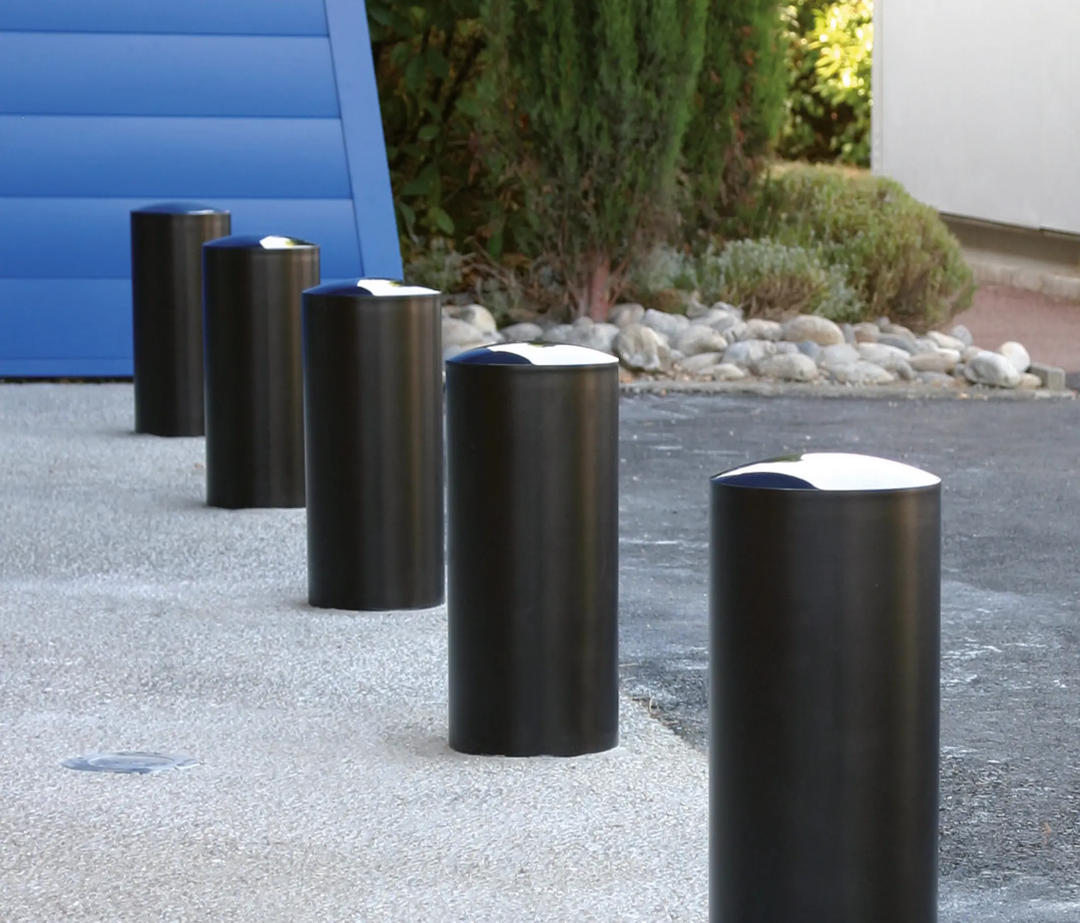 AREA - Zenith Bollard