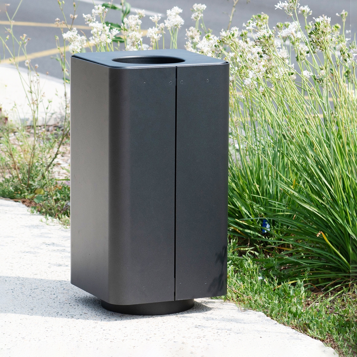 Display product Dahlia Litter Bin from manufacturer AREA