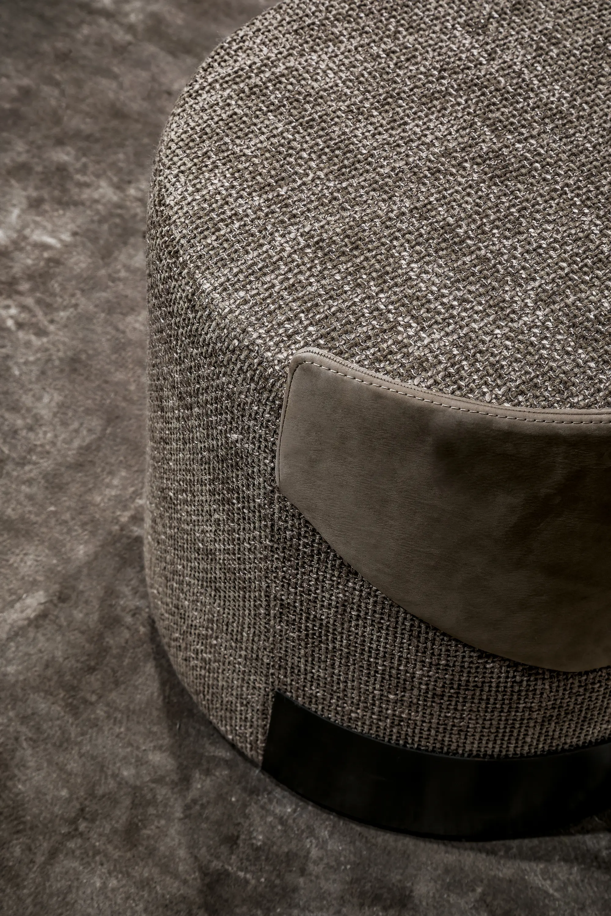 HENGE - Gelly Pouf
