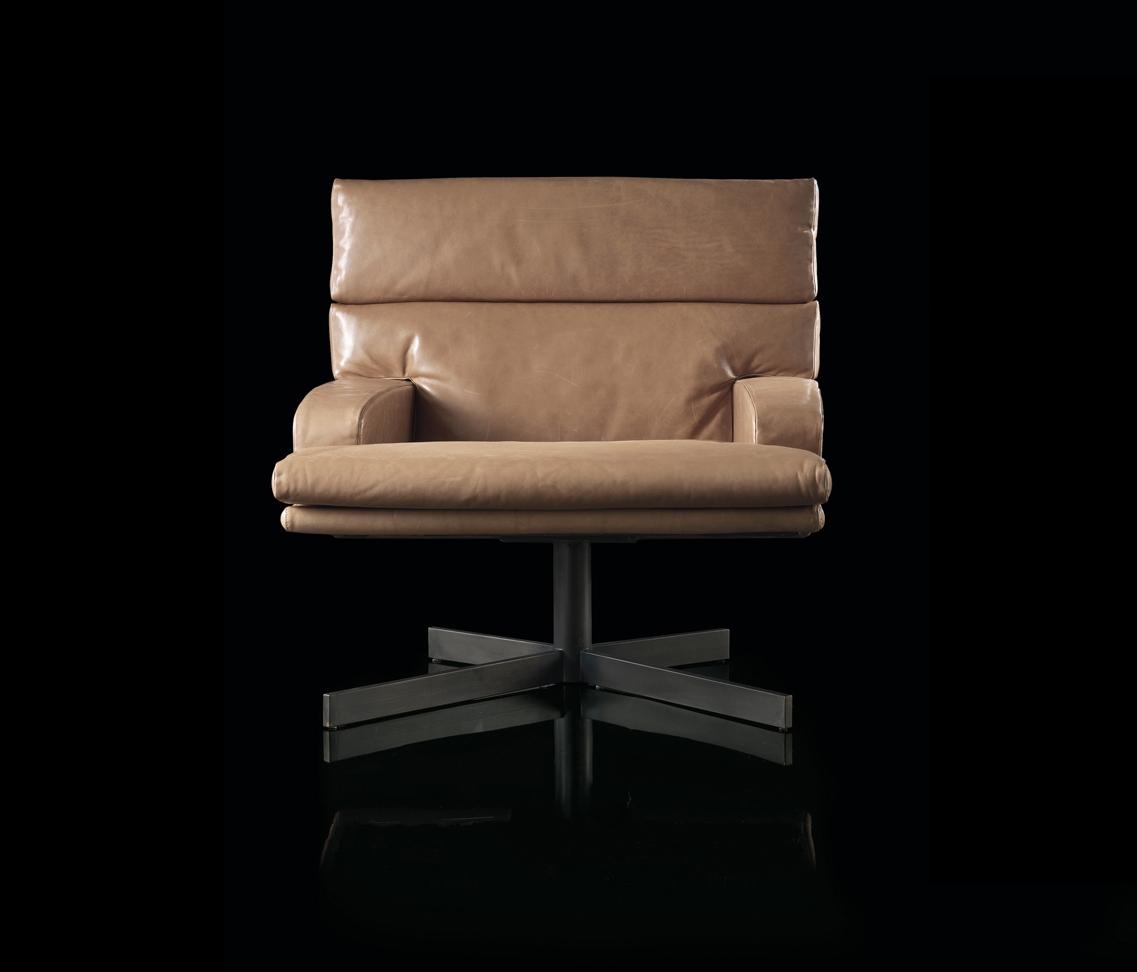 Mostra il prodotto Eighty Armchair del produttore HENGE