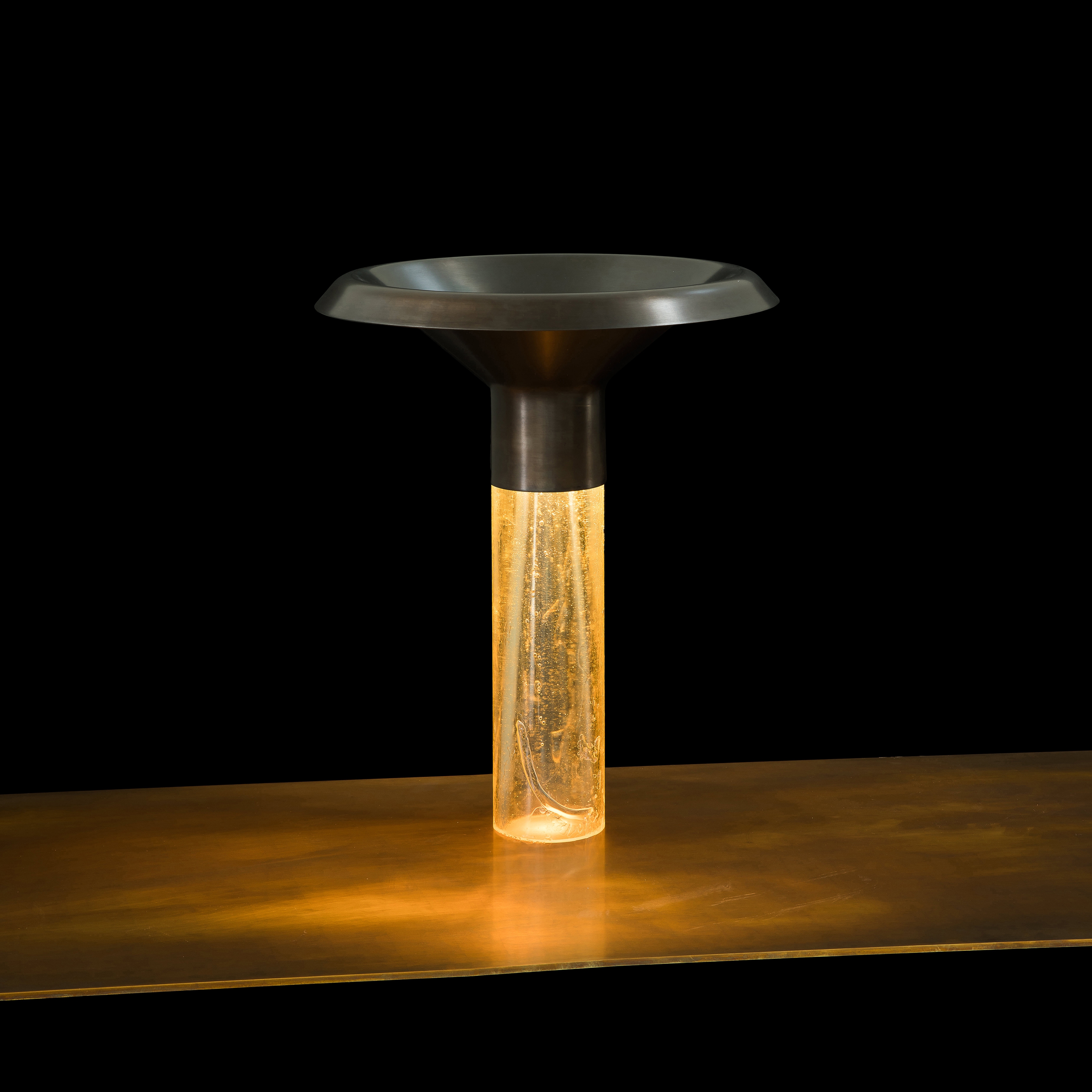Mostrar el producto Ghost Table Lamp del fabricante HENGE