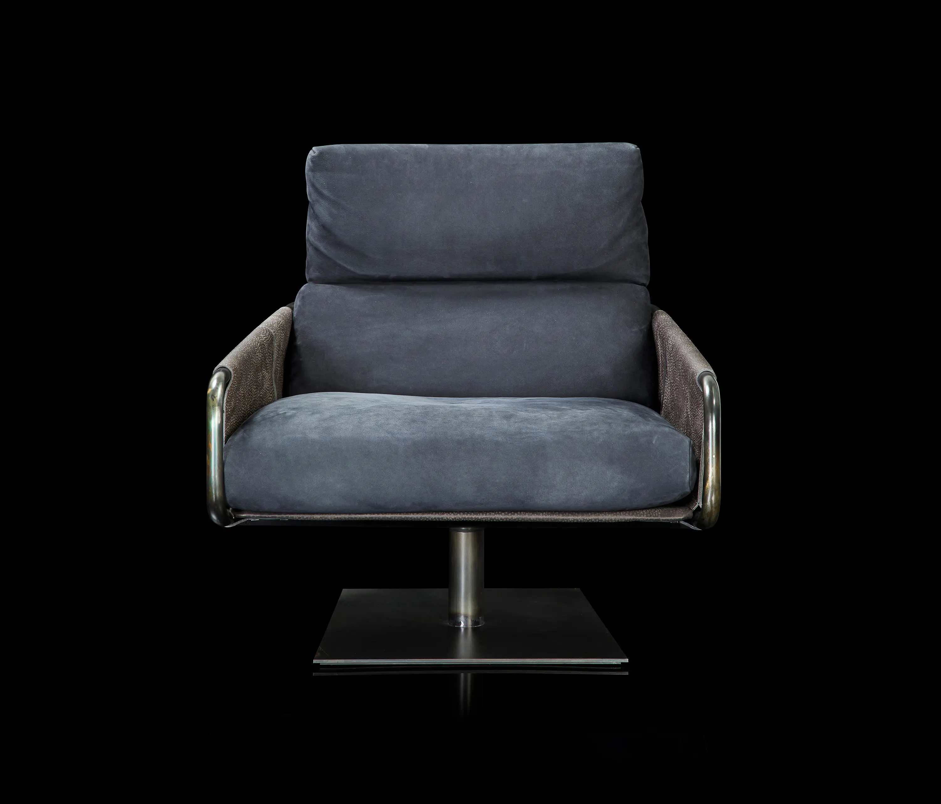 HENGE - Voyage Armchair