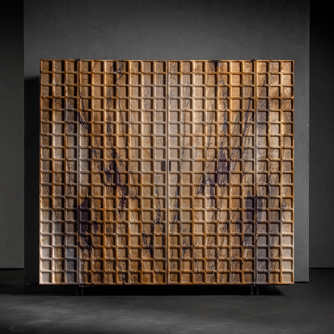 Display product Checkmate from manufacturer HENGE