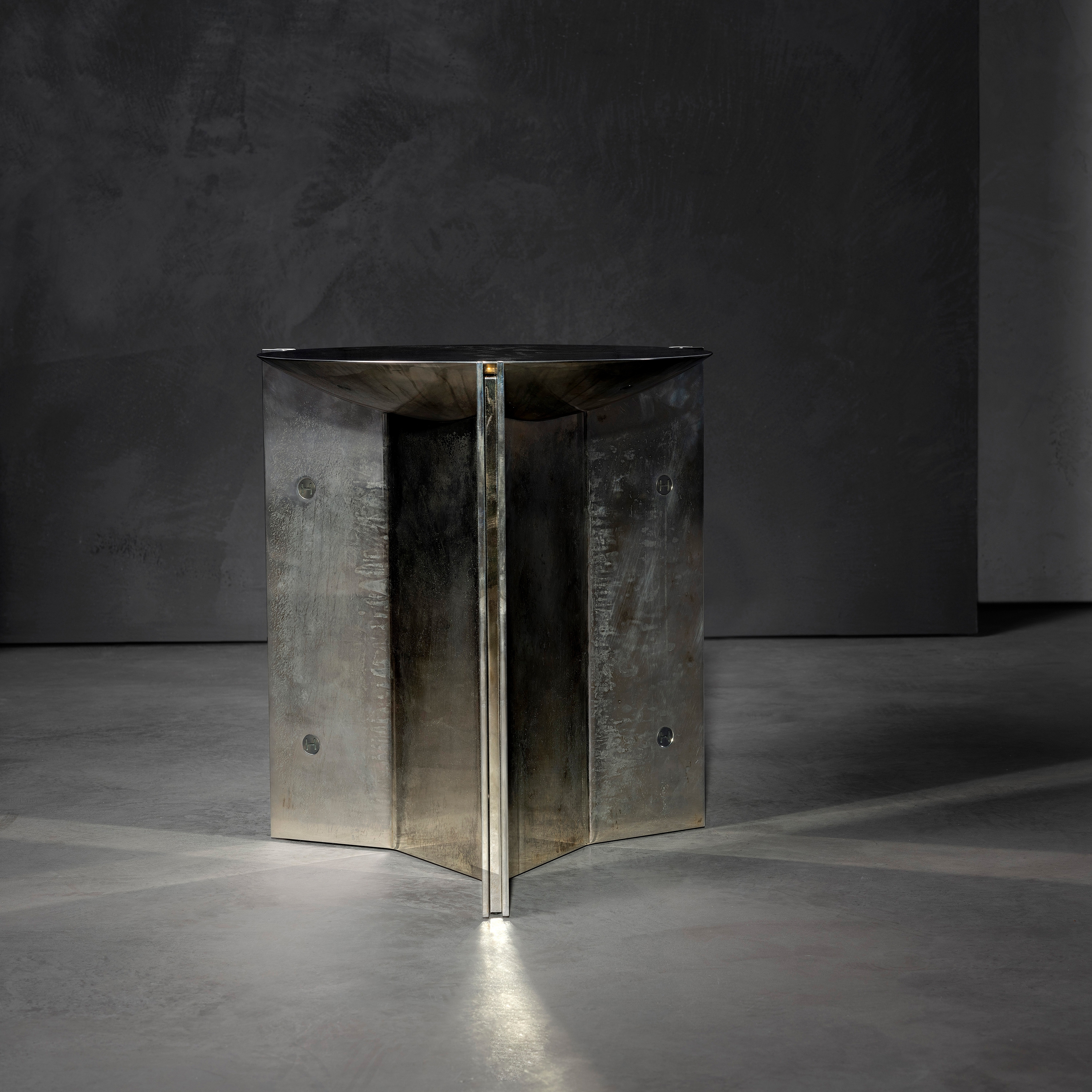 Display product Muse Tall from manufacturer HENGE