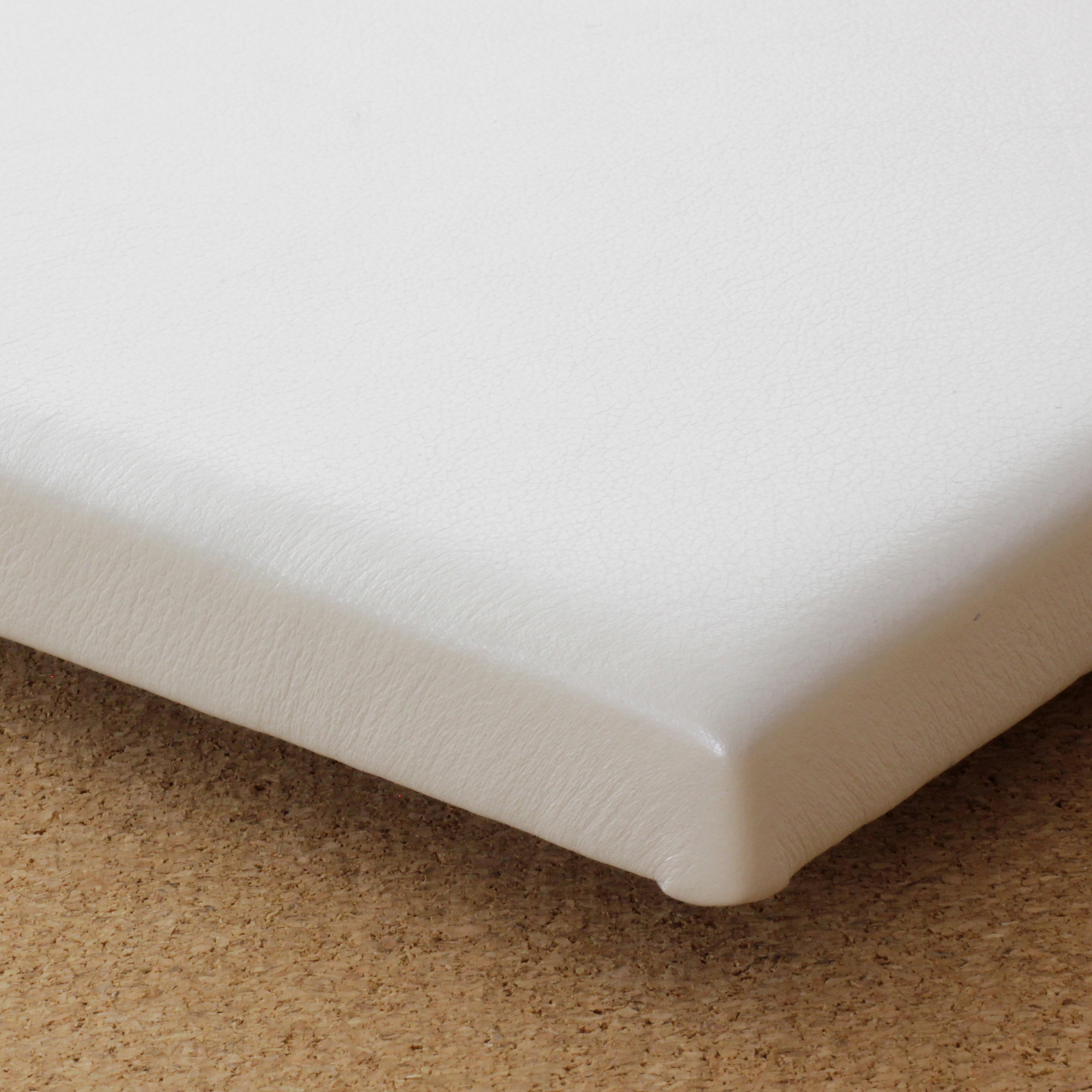 Mostra il prodotto Full grain leather wall panel del produttore selected by Materials Council