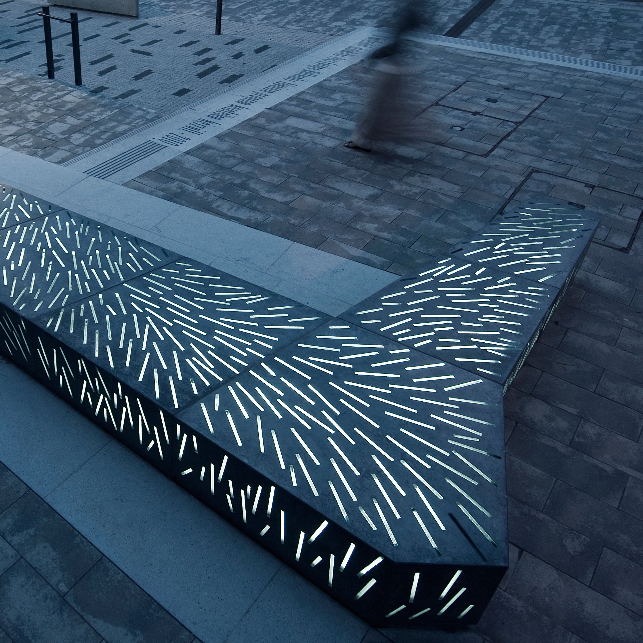 Produkt Glass concrete Bench des Herstellers IVANKA anzeigen
