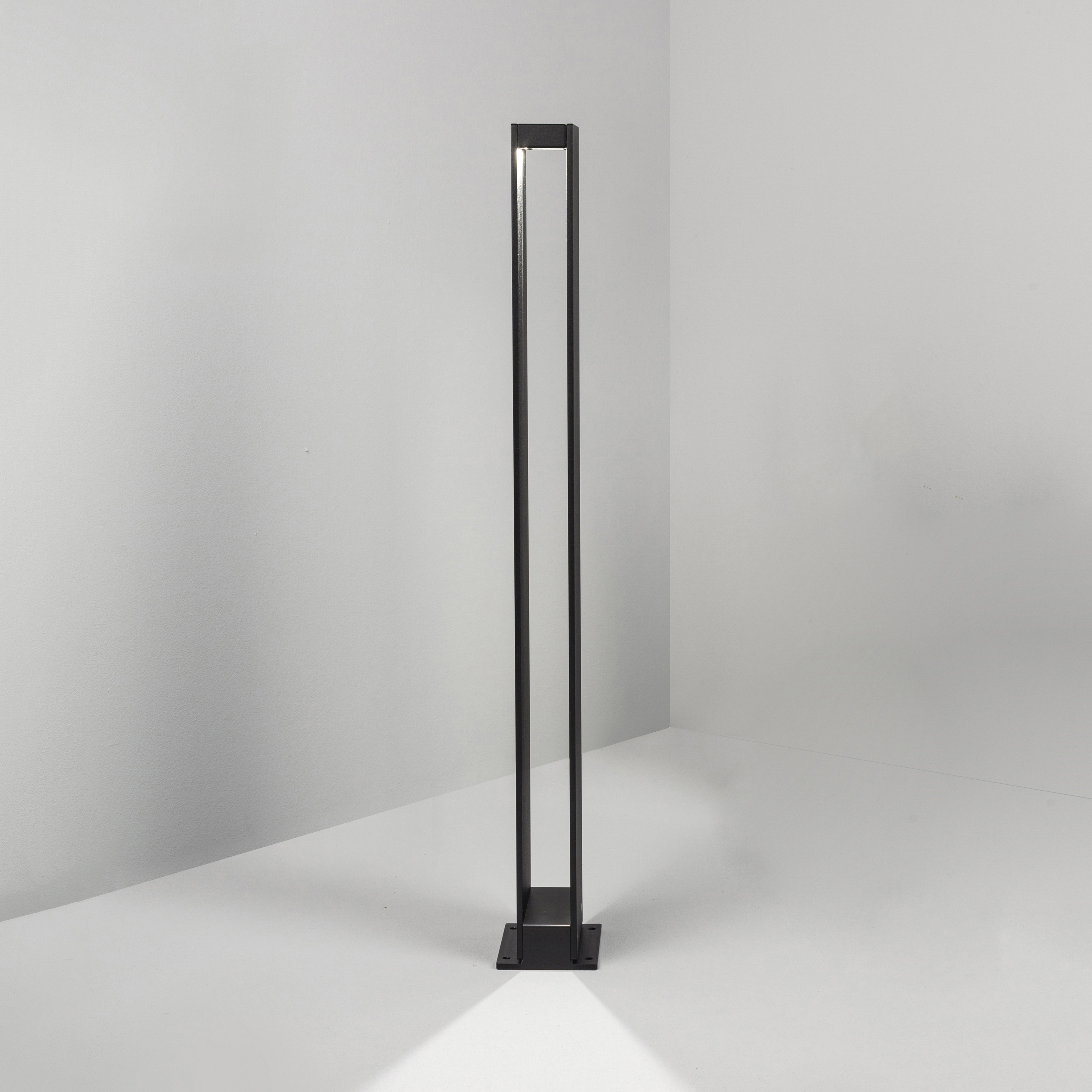 Display product Ray 70 Black from manufacturer Dexter