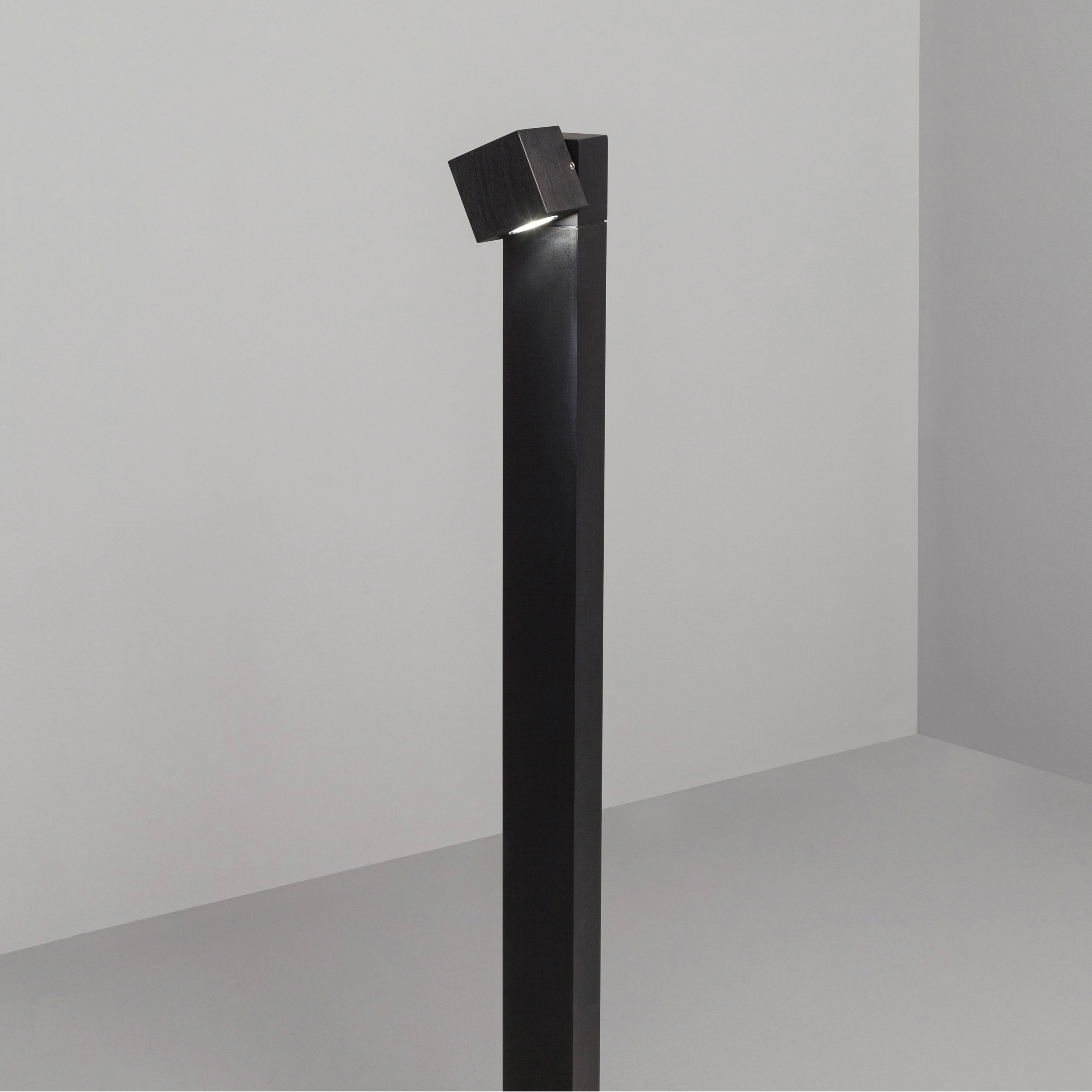 Display product Spike Mono Black from manufacturer Dexter