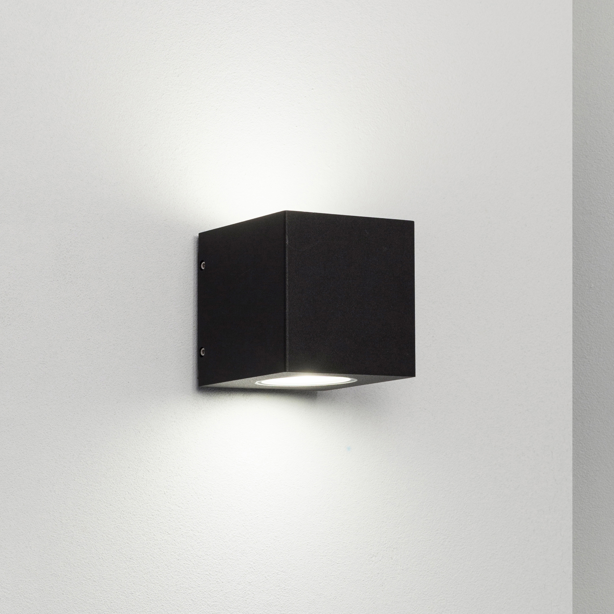 Display product Cube Frosted Duo Black from manufacturer Dexter