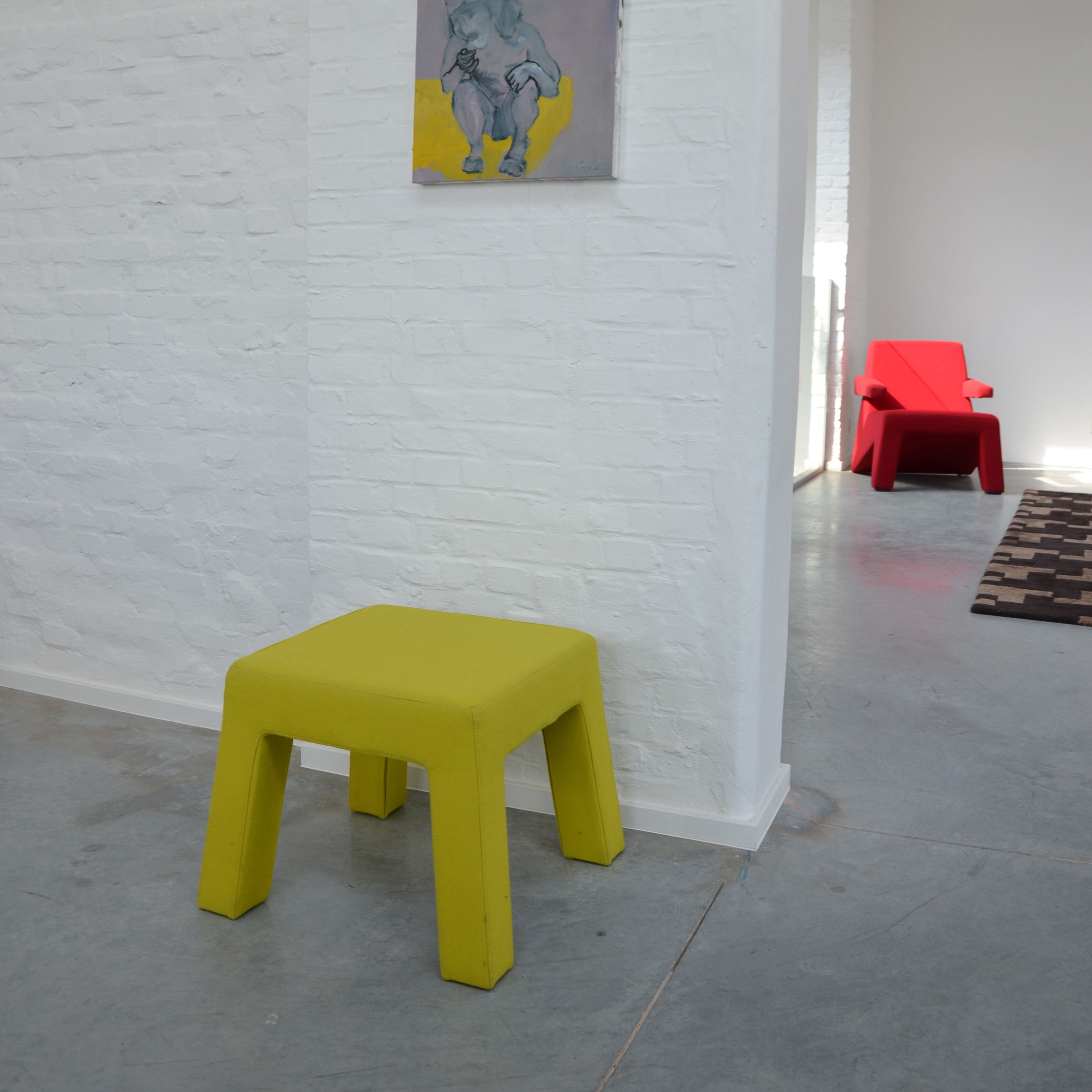 STOOLS & POUFFES