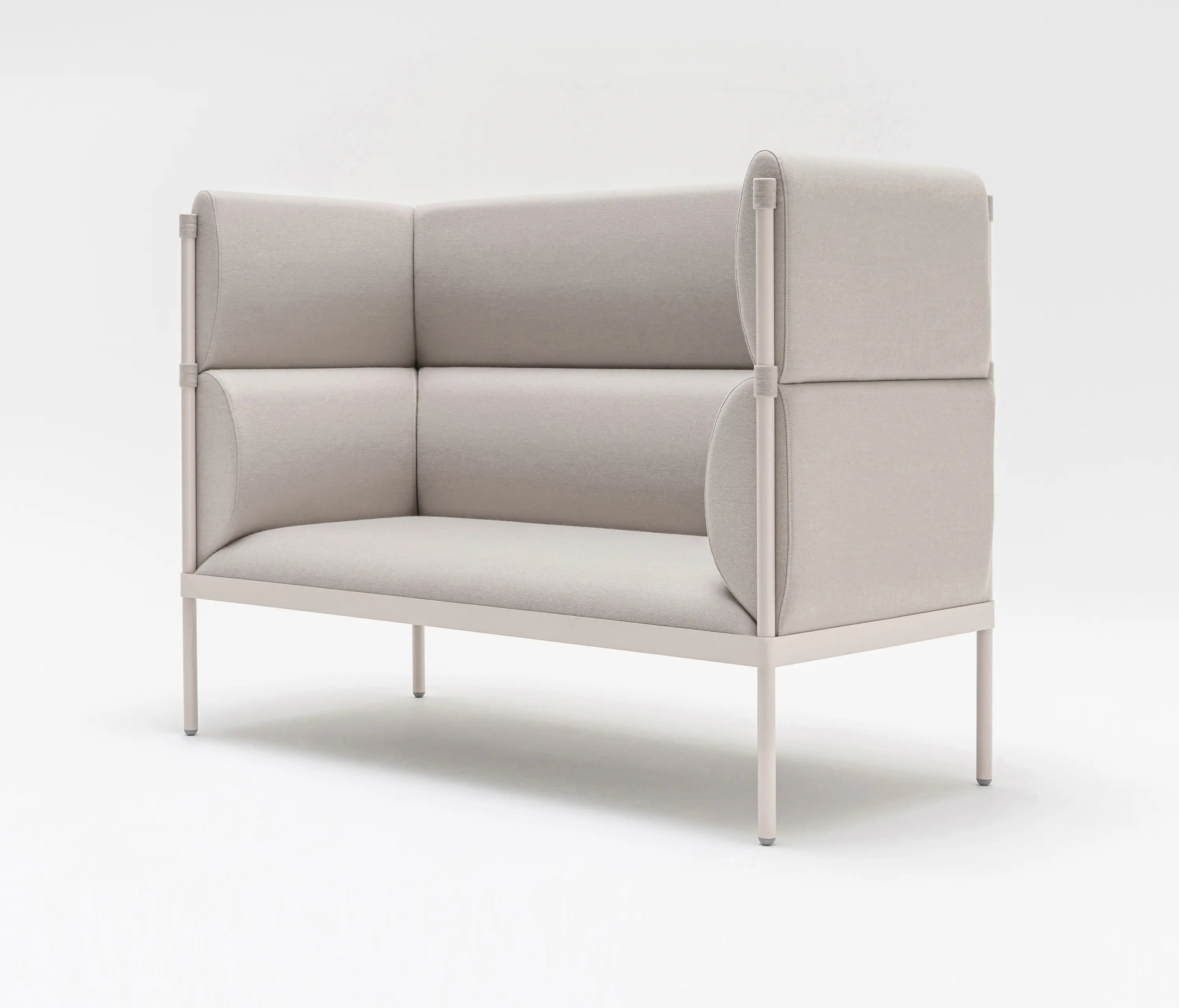 MDD - Stilt sofa with high back