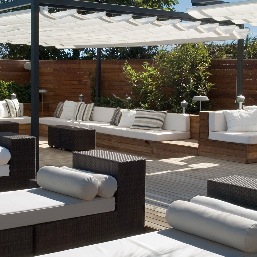 CONTRACT | OUTDOOR