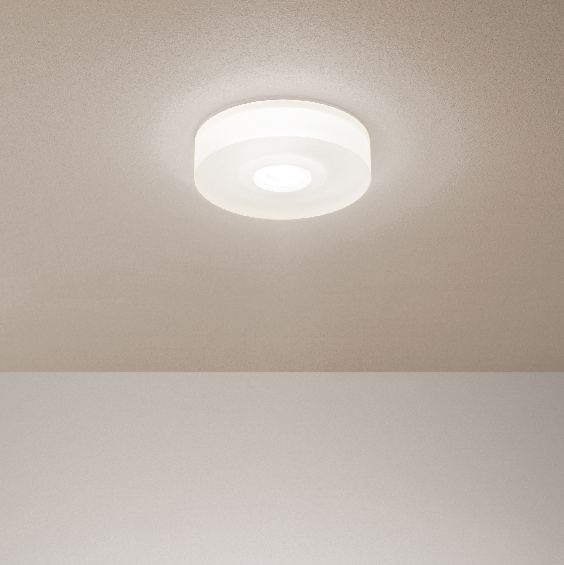 Display product One to One_S from manufacturer Linea Light Group
