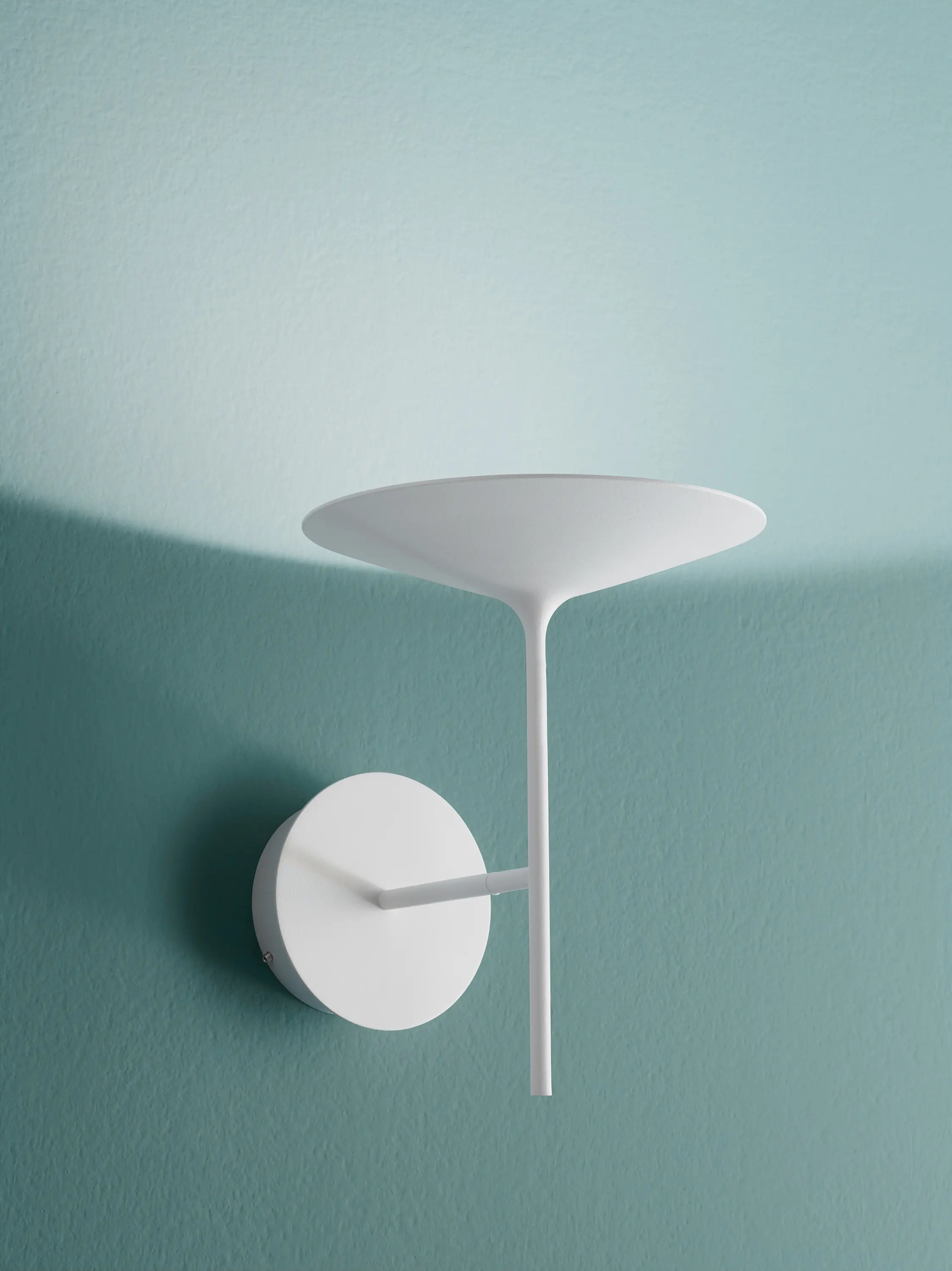 Linea Light Group - Poe_Wall