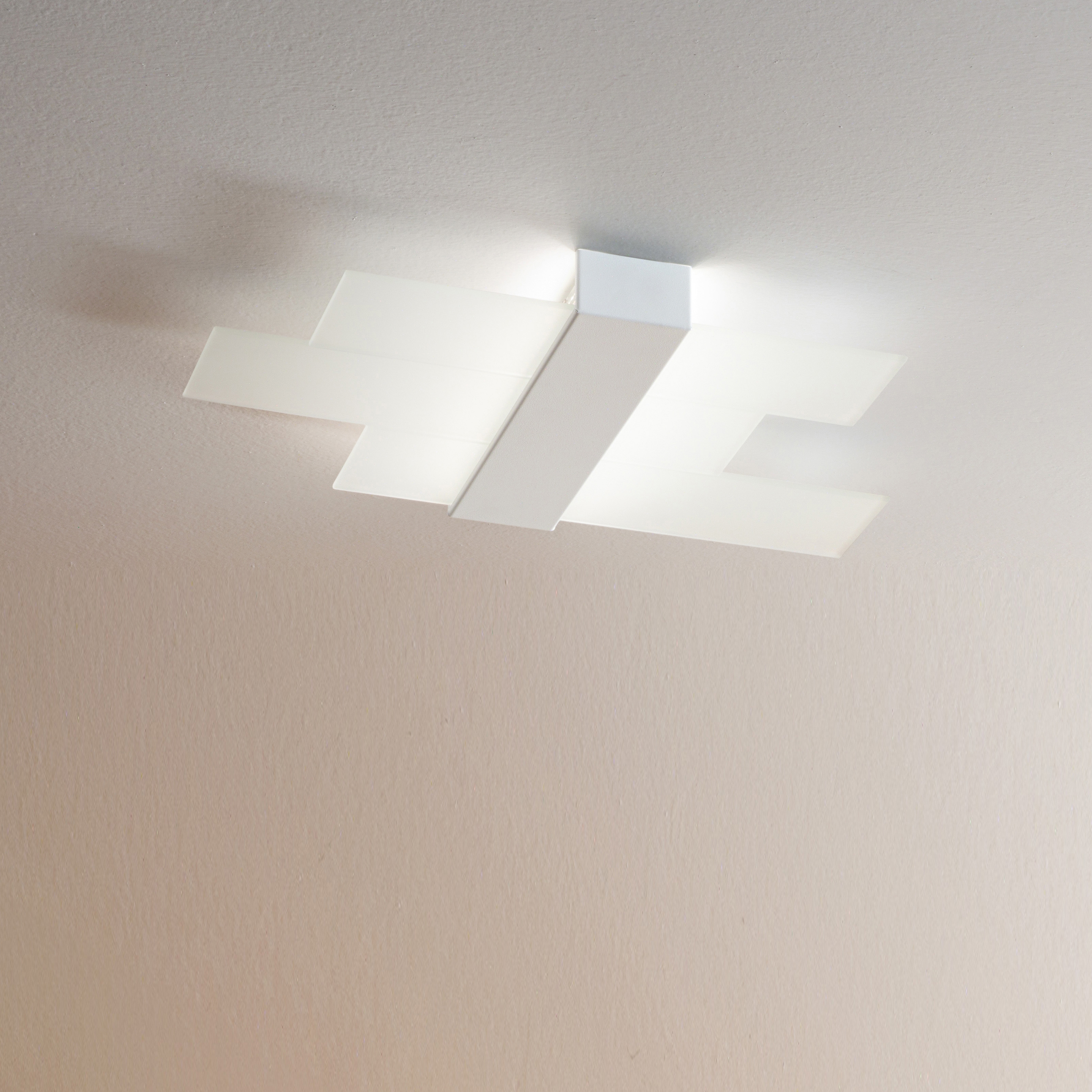 Display product Triad 2.0 from manufacturer Linea Light Group
