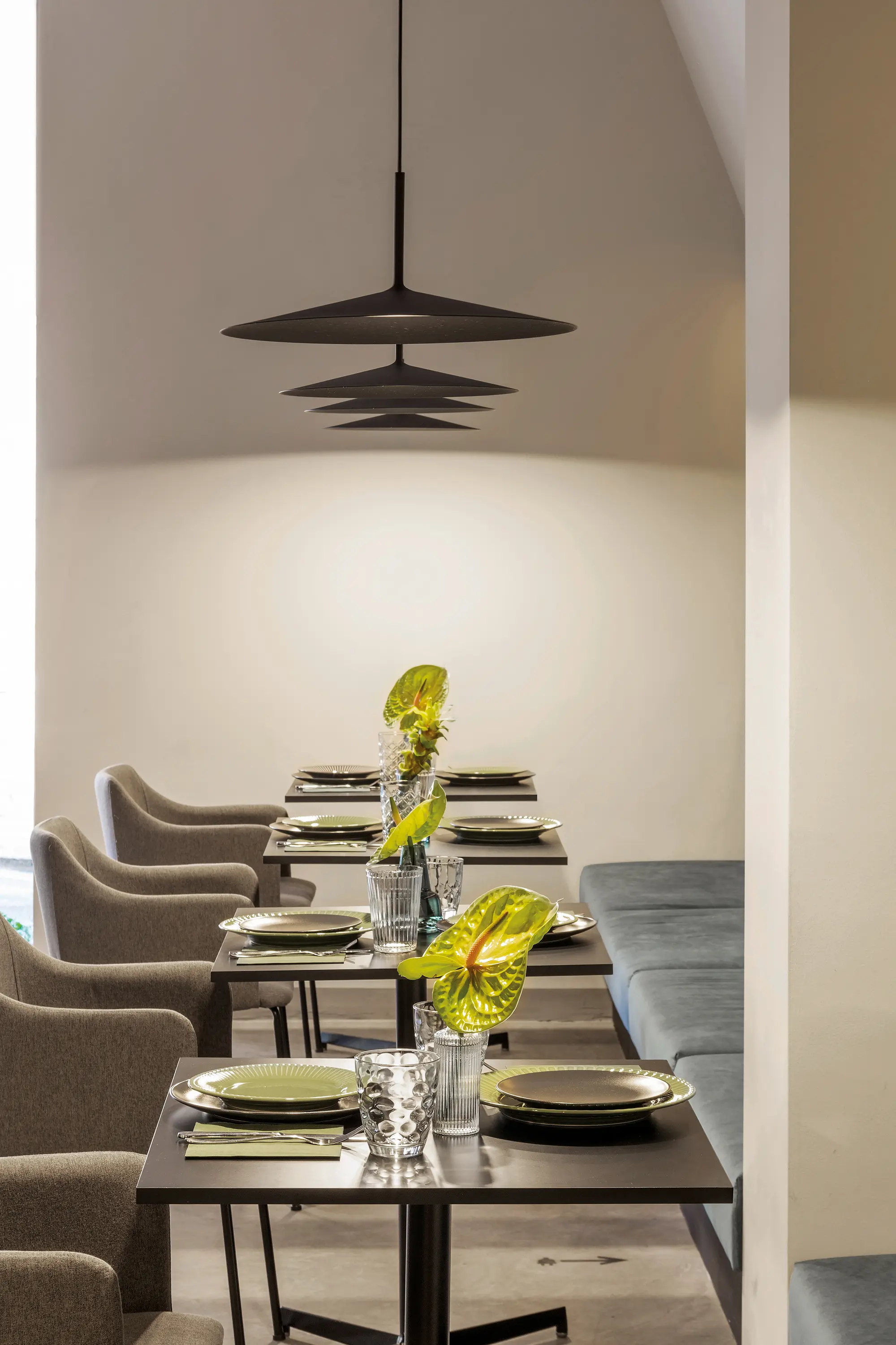 Linea Light Group - Poe Plus