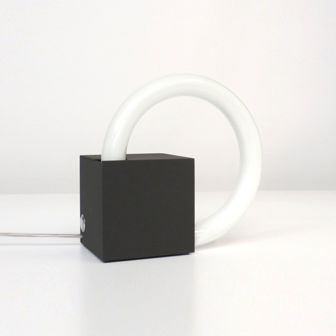Mostra il prodotto Cubo Black del produttore boops lighting