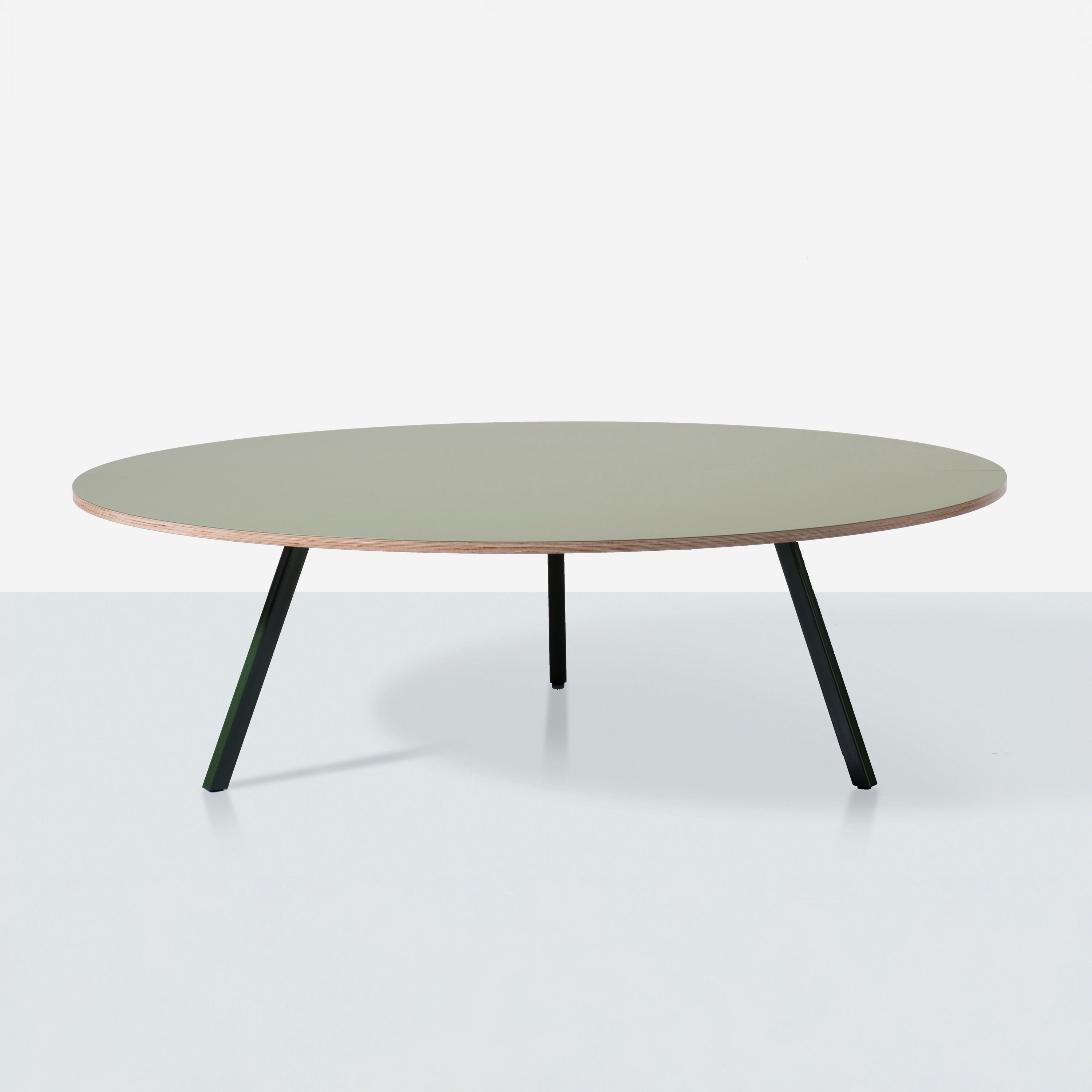 Mostra il prodotto Big Round 74 Modular Table System del produttore De Vorm