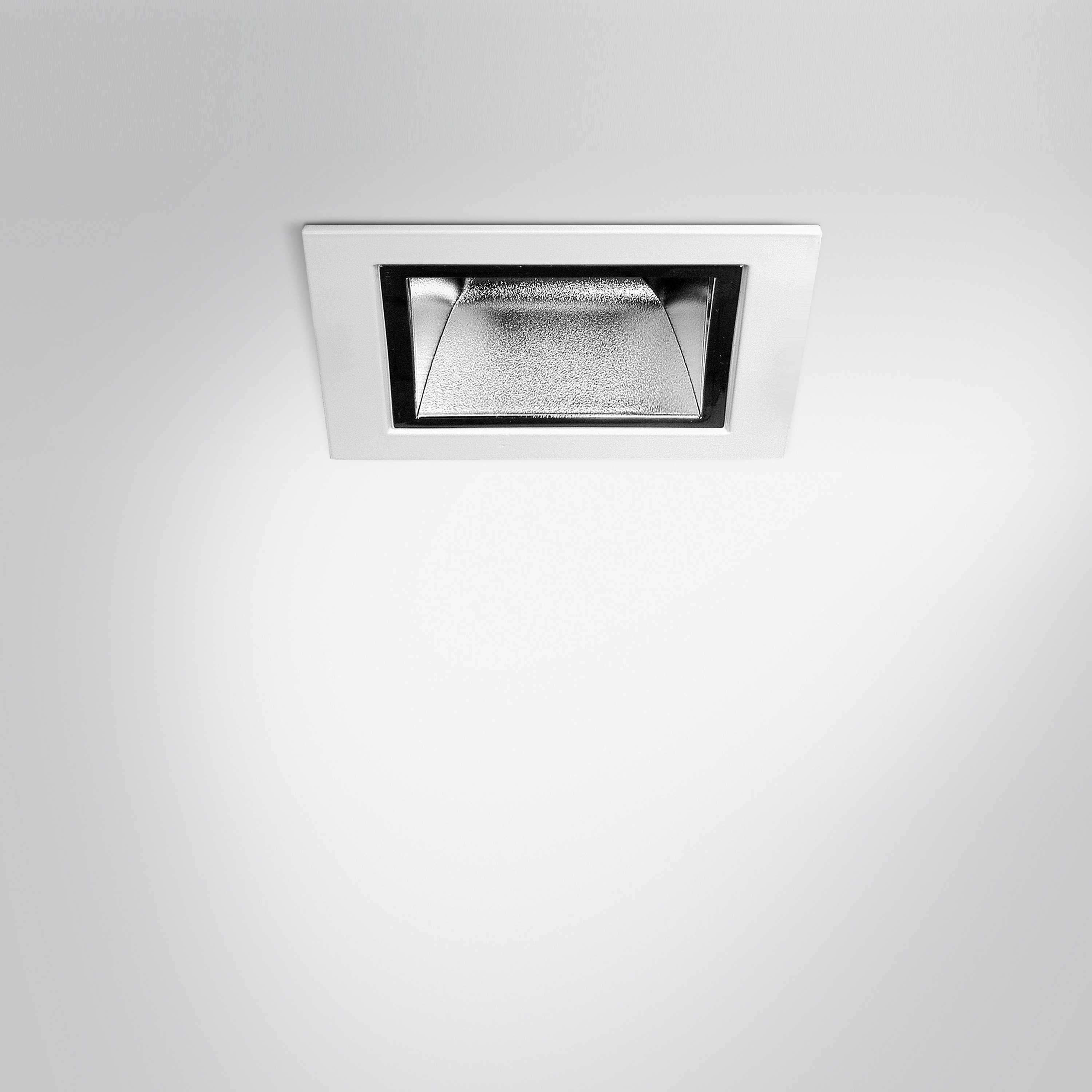 Quantum 80 | Compact with glass