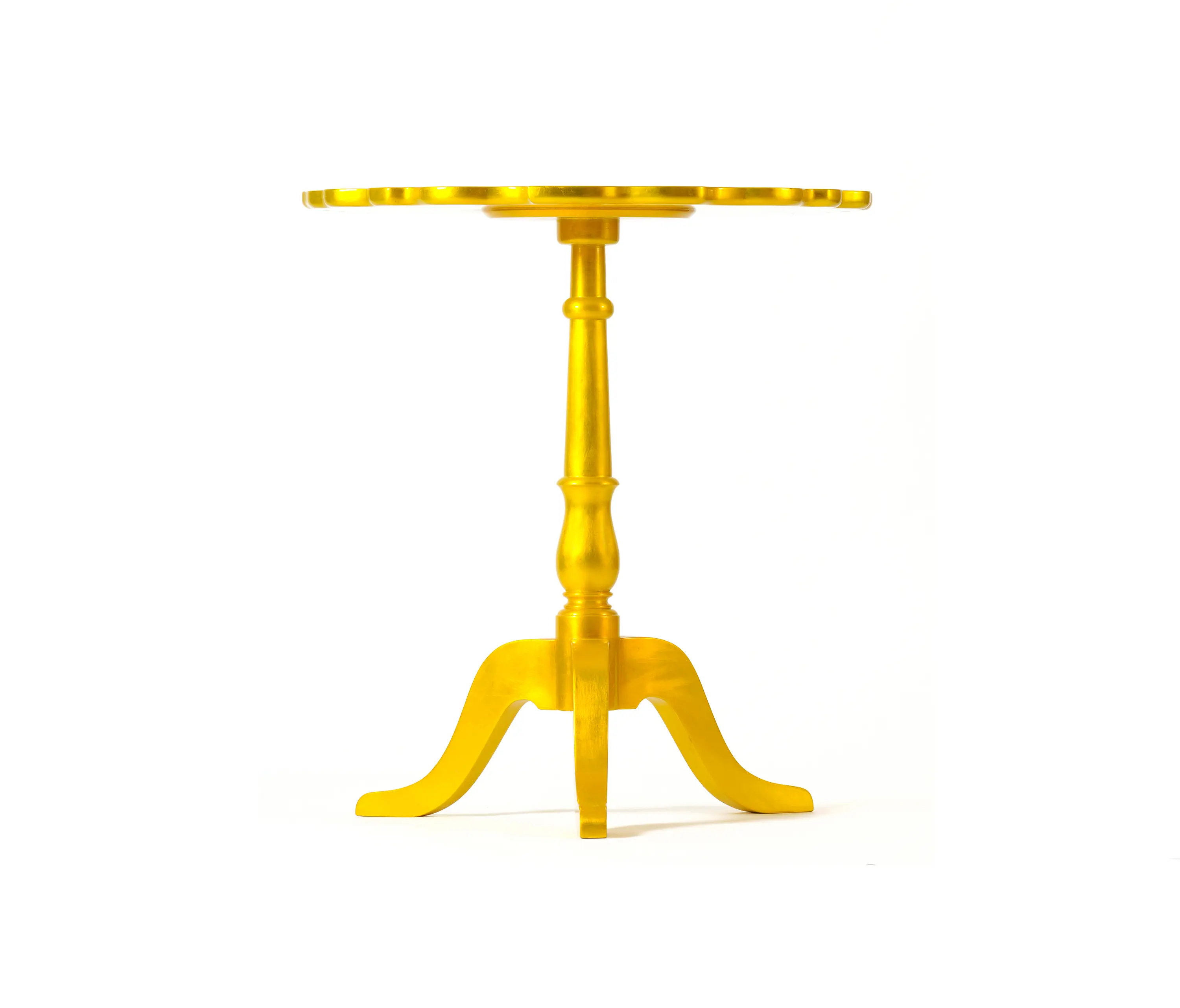 Boca do lobo - Coolors tables | Shield side table