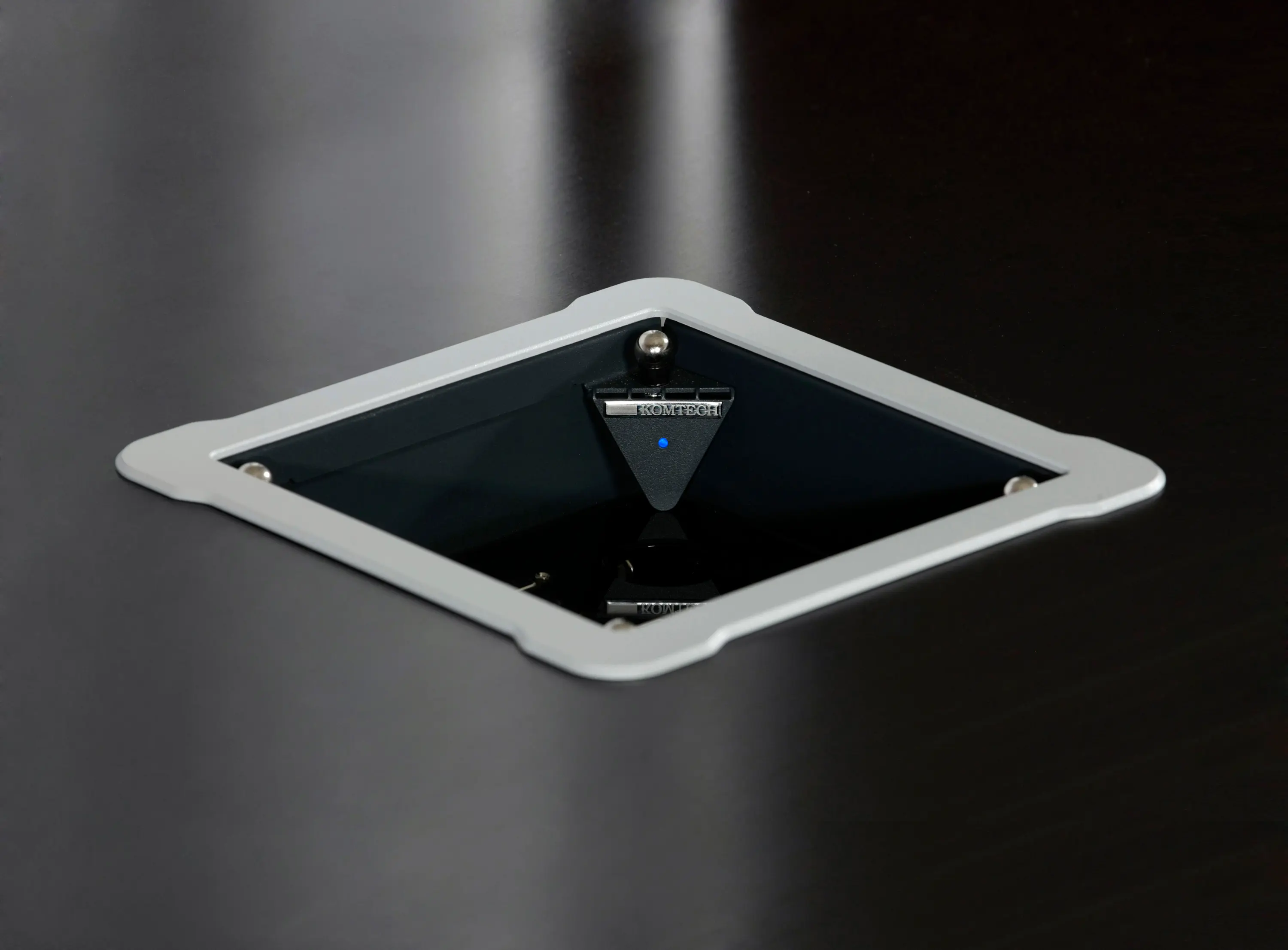 KOMTECH - Sky design desk connector panel