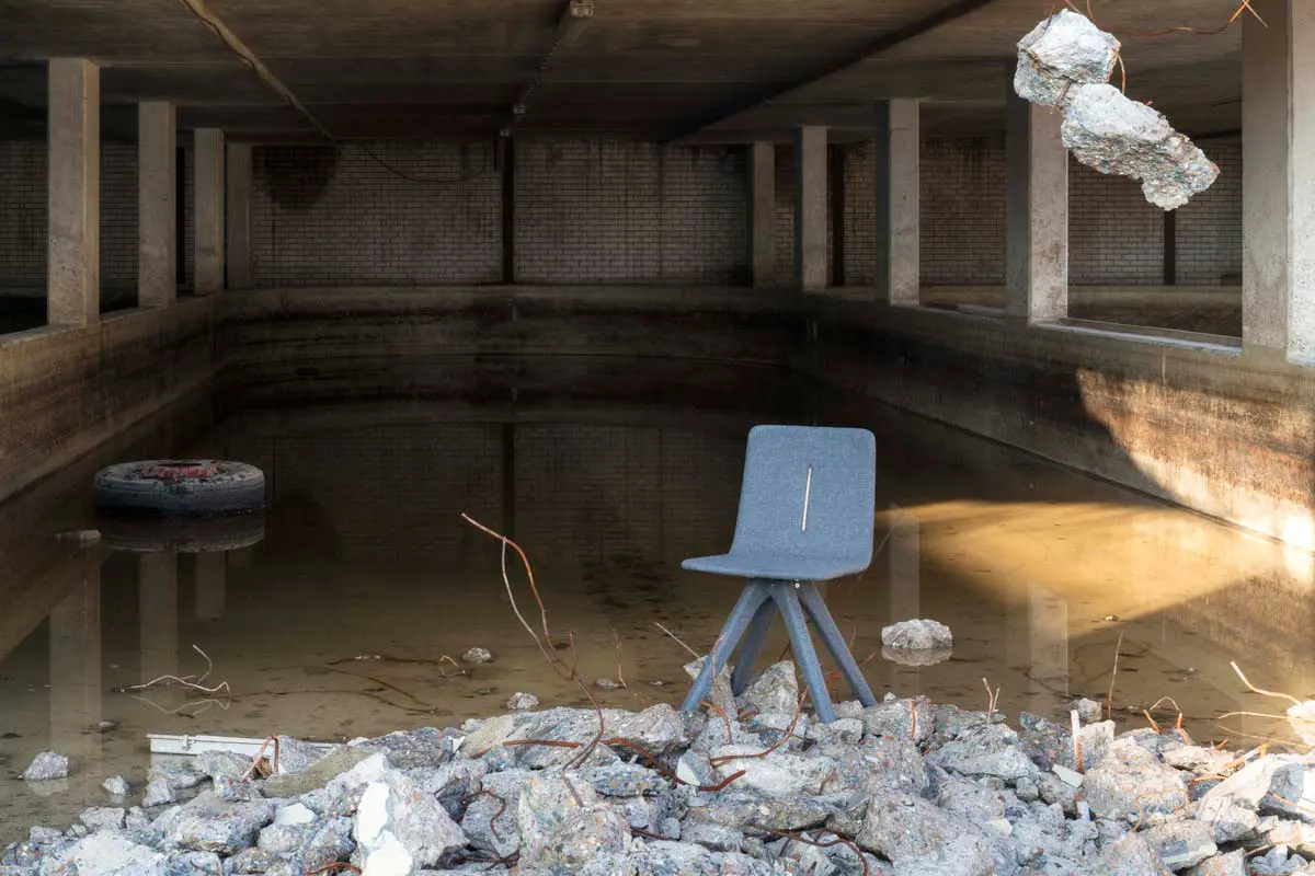 dutchglobe - Cross Solid Chair