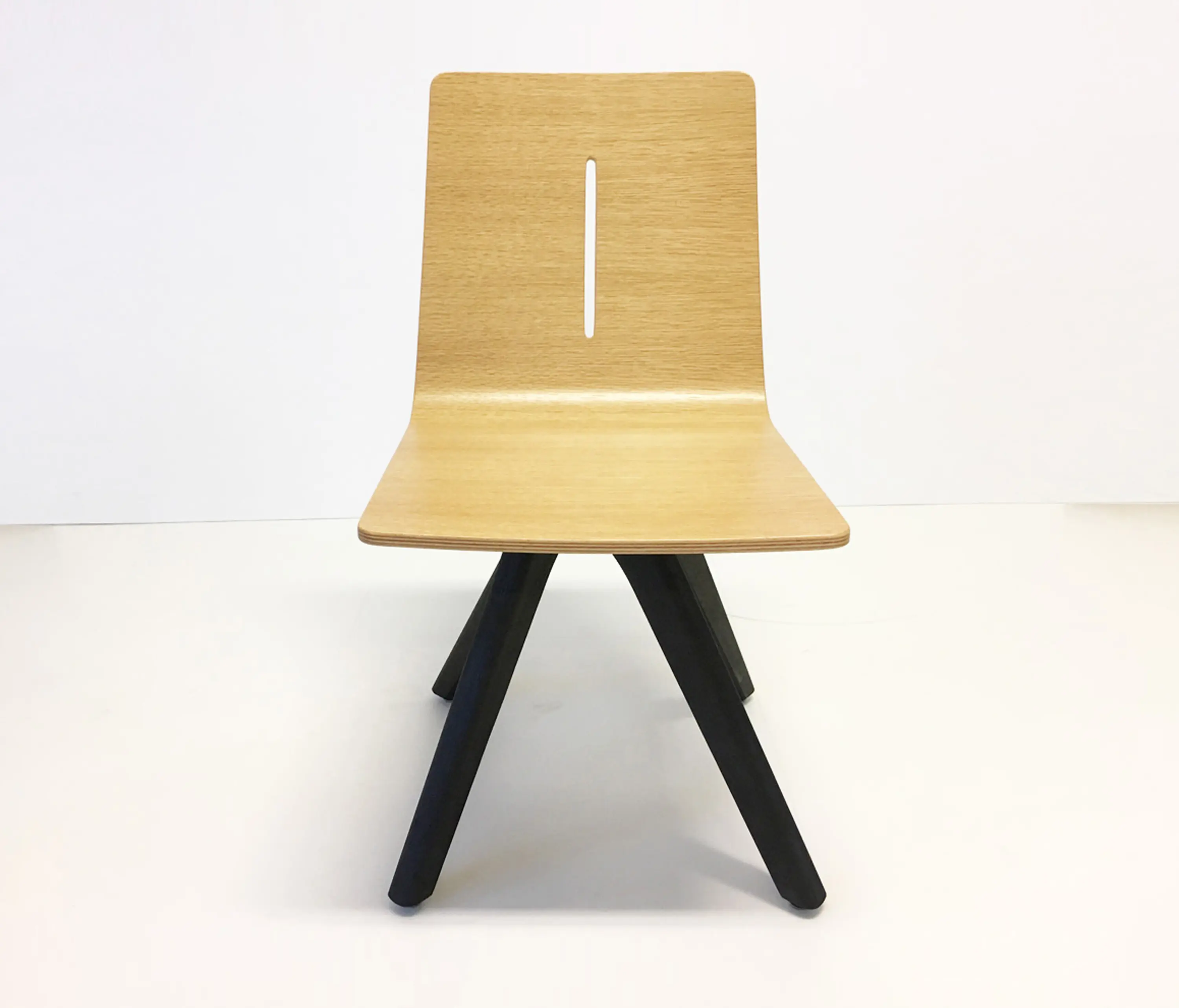 dutchglobe - Cross Solid Chair