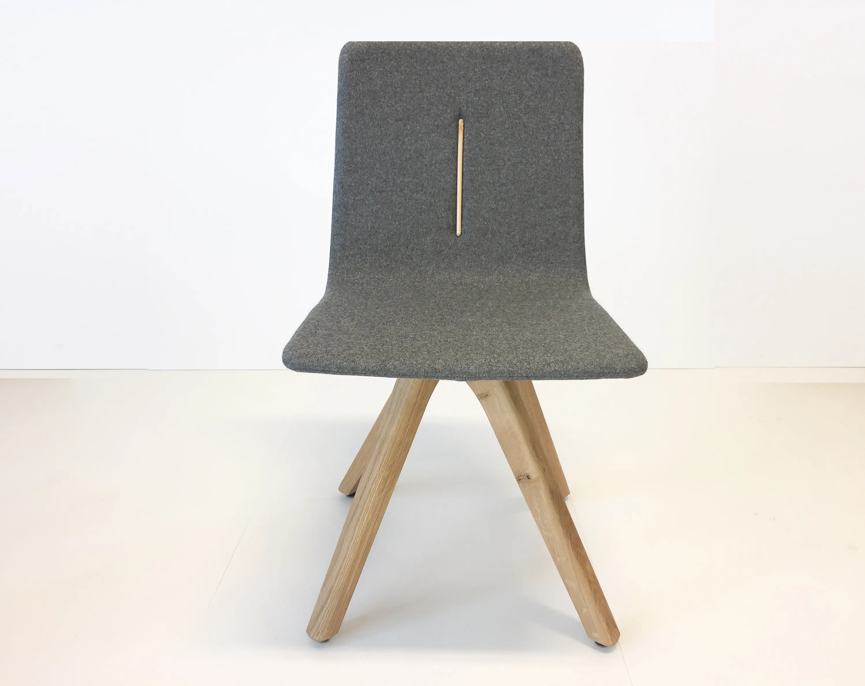 dutchglobe - Cross Solid Chair