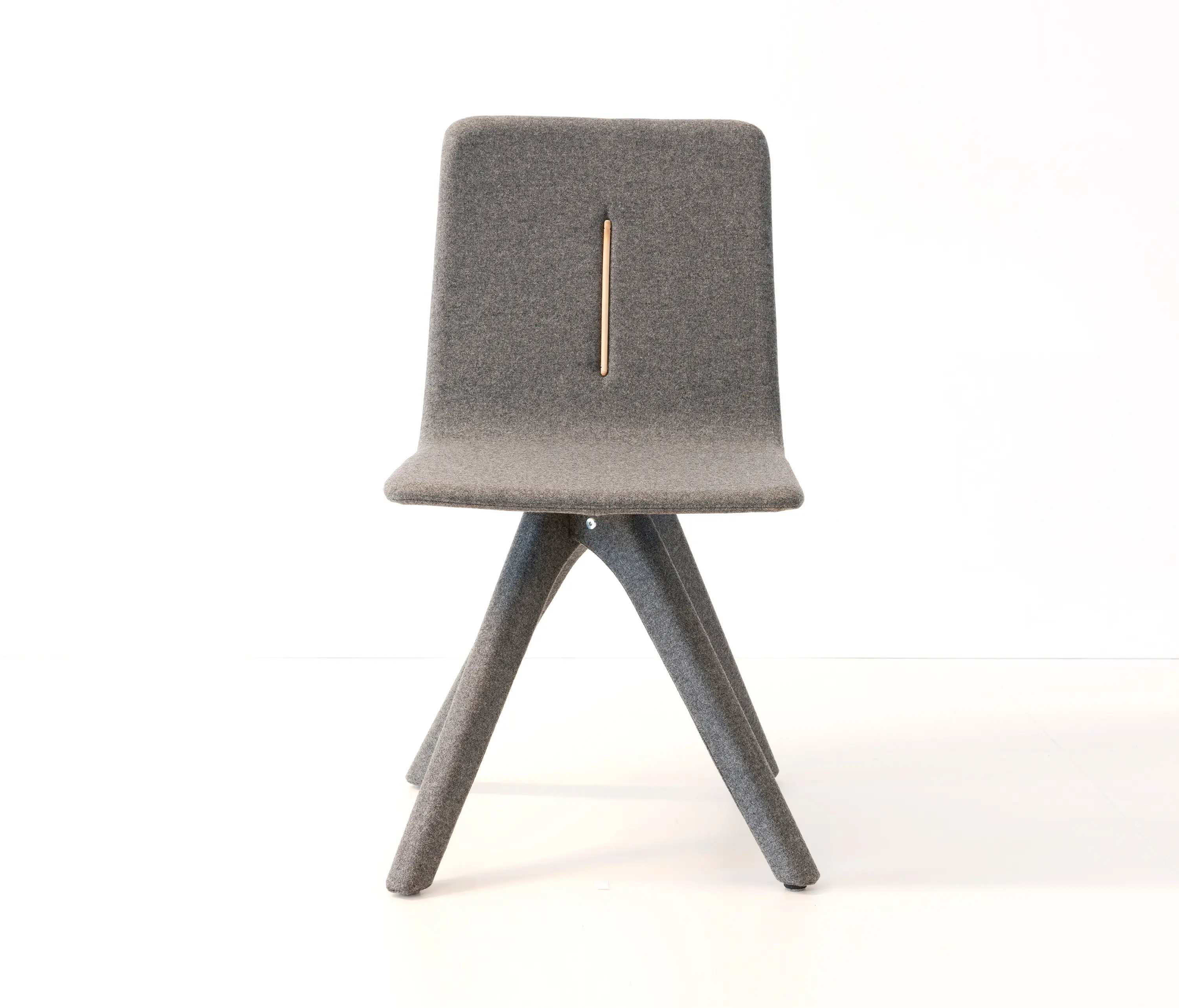 dutchglobe - Cross Solid Chair