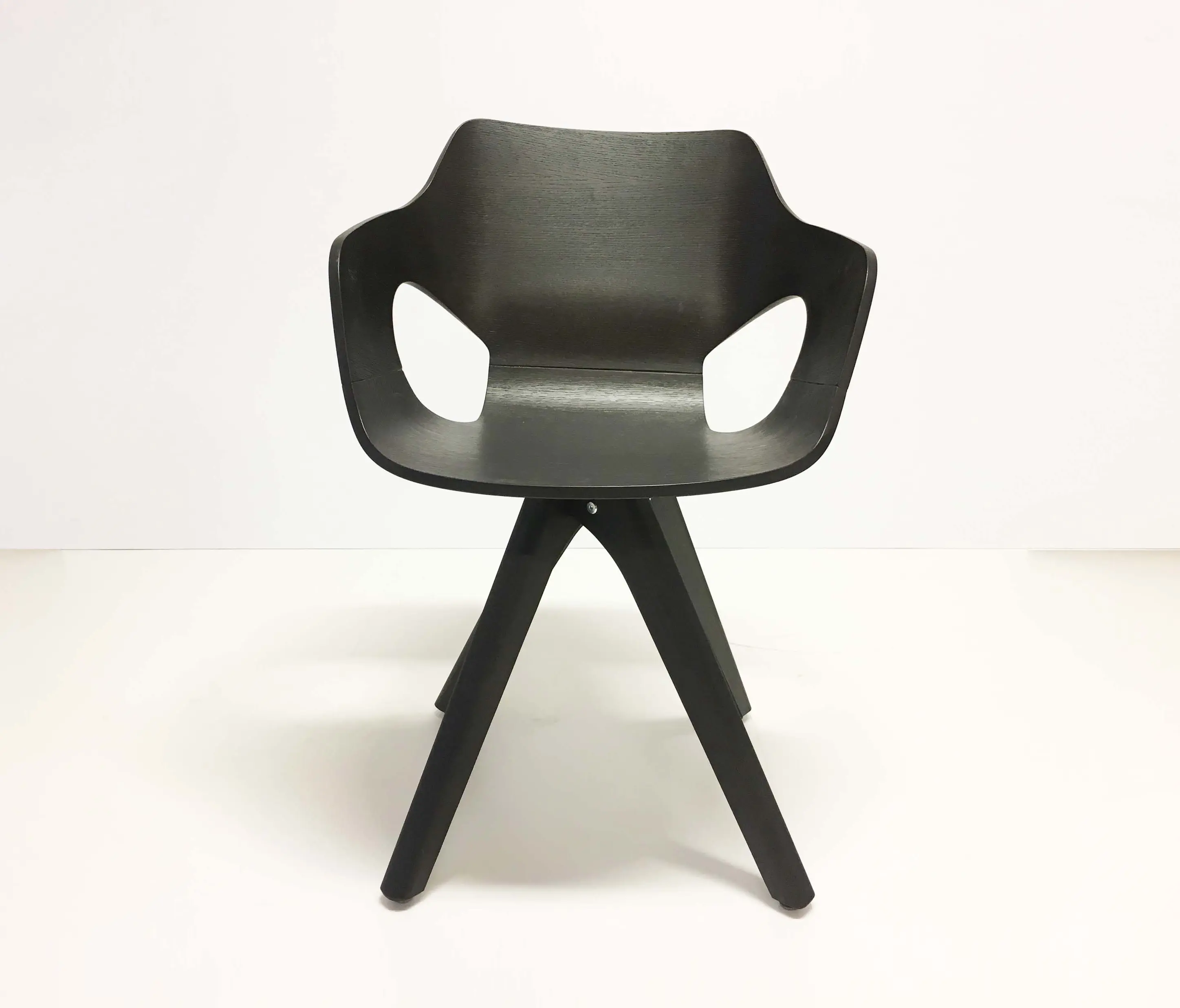 dutchglobe - Curved Solid Chair