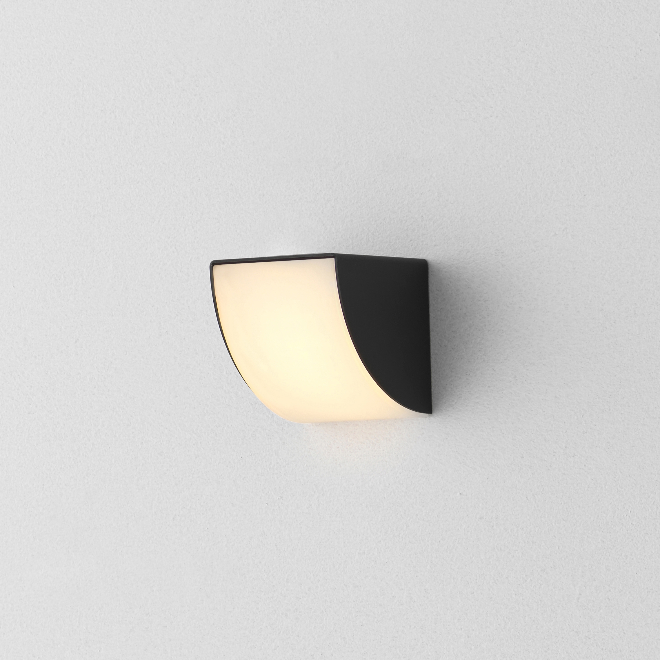 Produkt Phase Wall Sconce - Dark Bronze des Herstellers Resident anzeigen