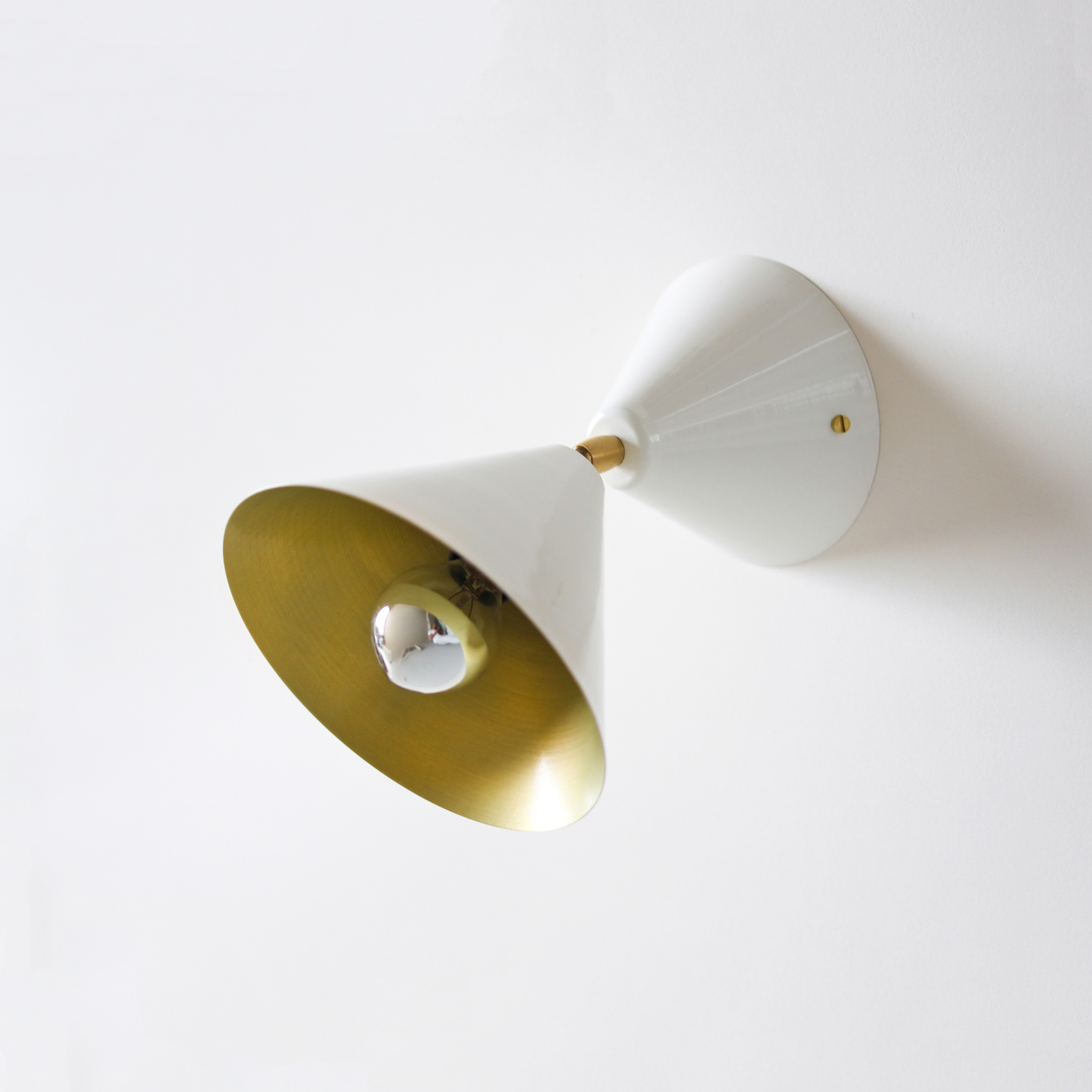 Mostra il prodotto Cone Lamp del produttore Atelier Areti