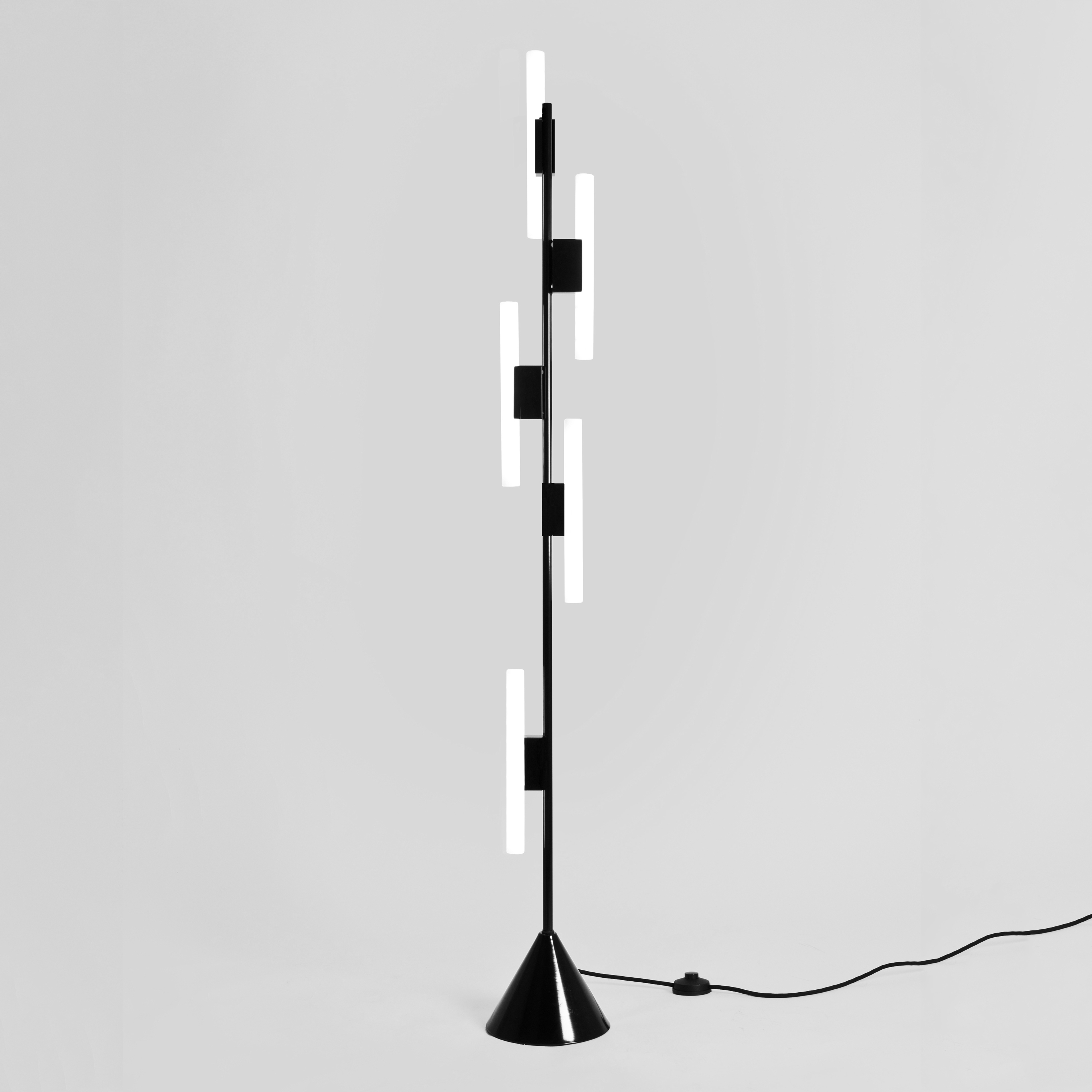 Mostra il prodotto 5 Tubes Floor lamp del produttore Atelier Areti