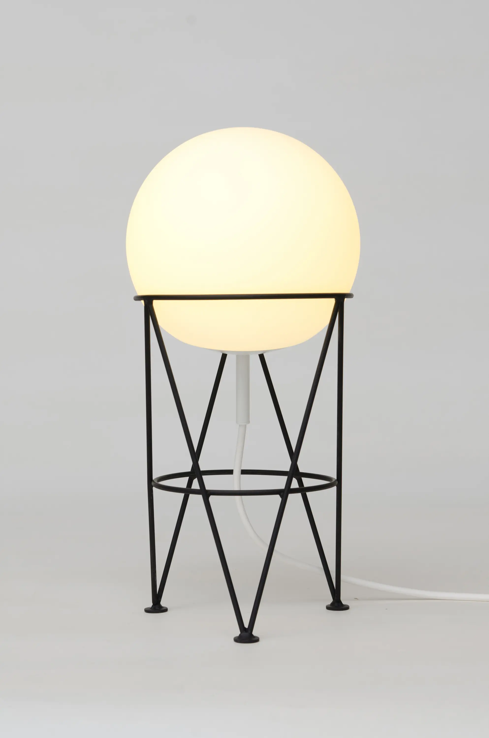 Atelier Areti - Structure and Globe Desk Light